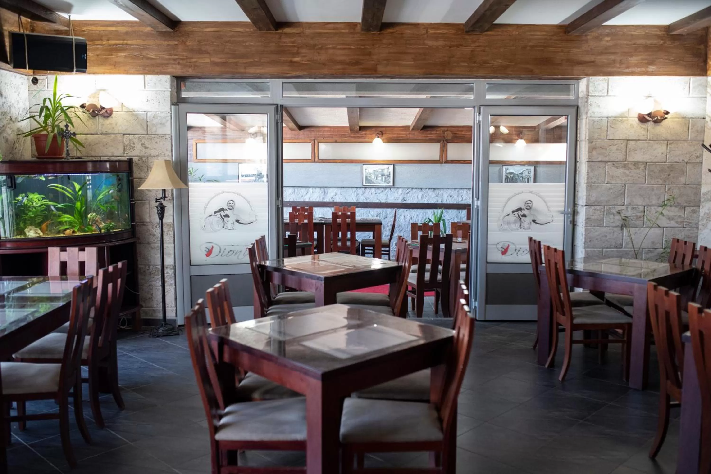 Restaurant/Places to Eat in DIONIS Rooms & Apartments