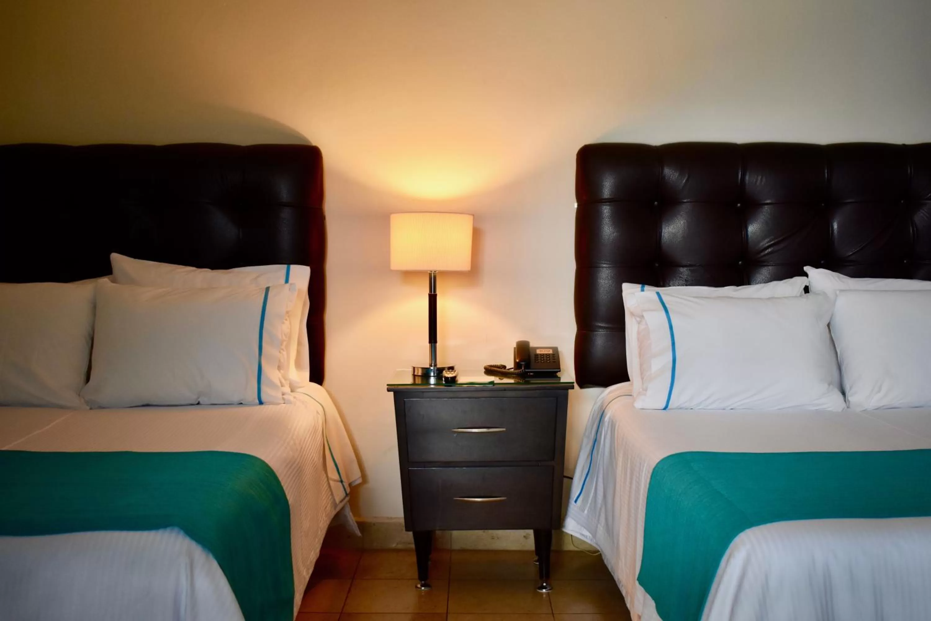 Standard Twin Room in Country Hotel & Suites