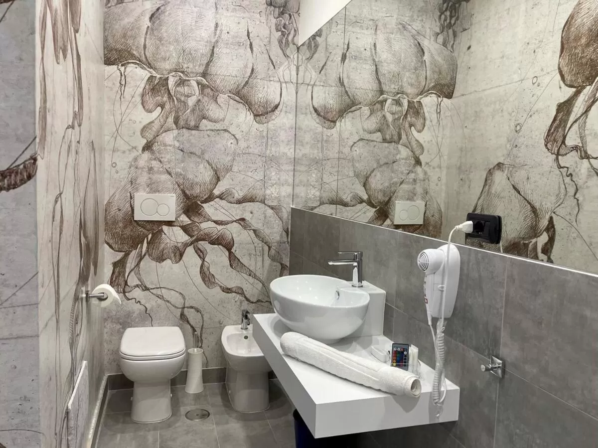 Bathroom in Tribus Boutique Hotel