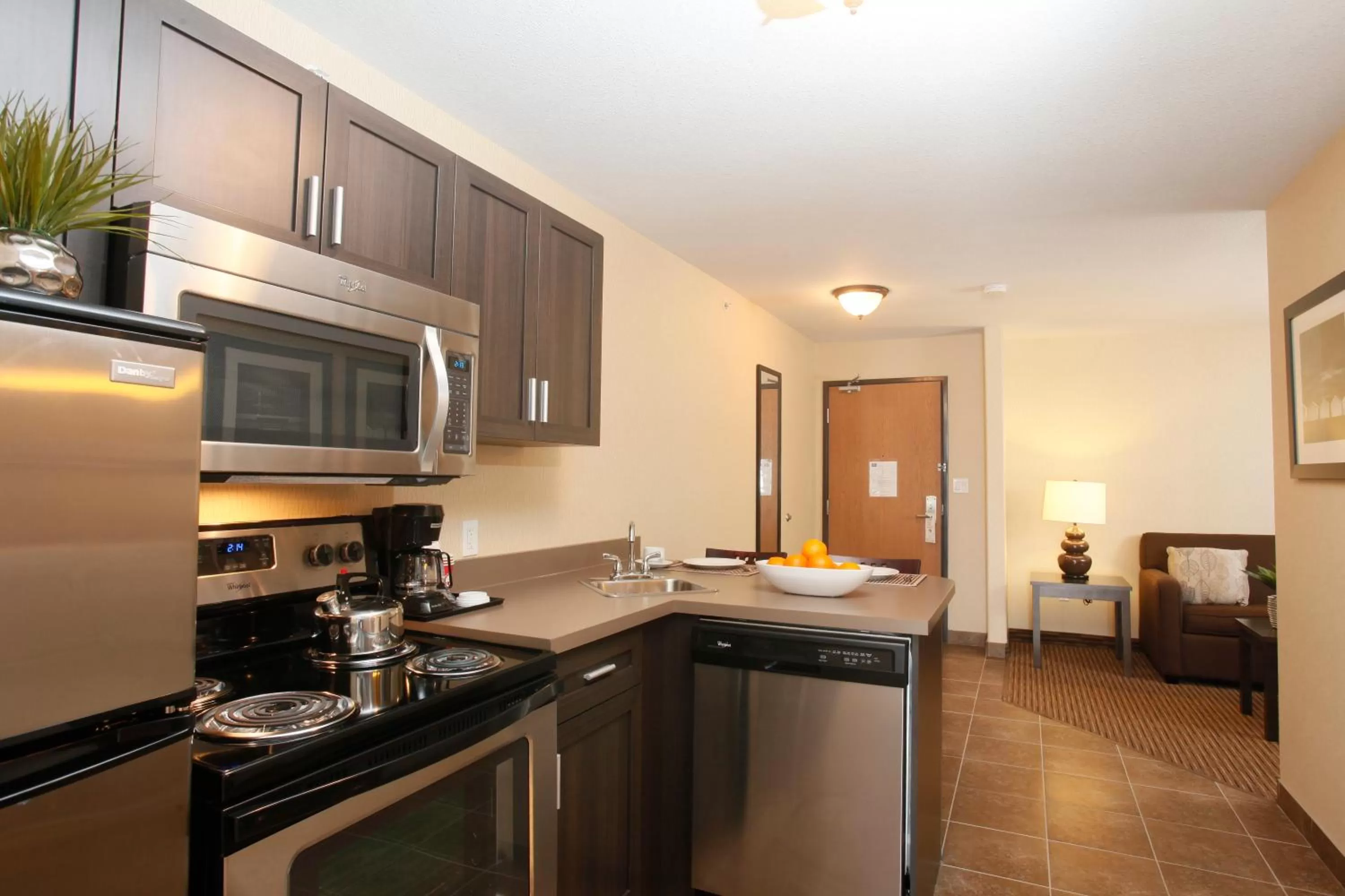Kitchen or kitchenette in Pomeroy Inn & Suites at Olds College