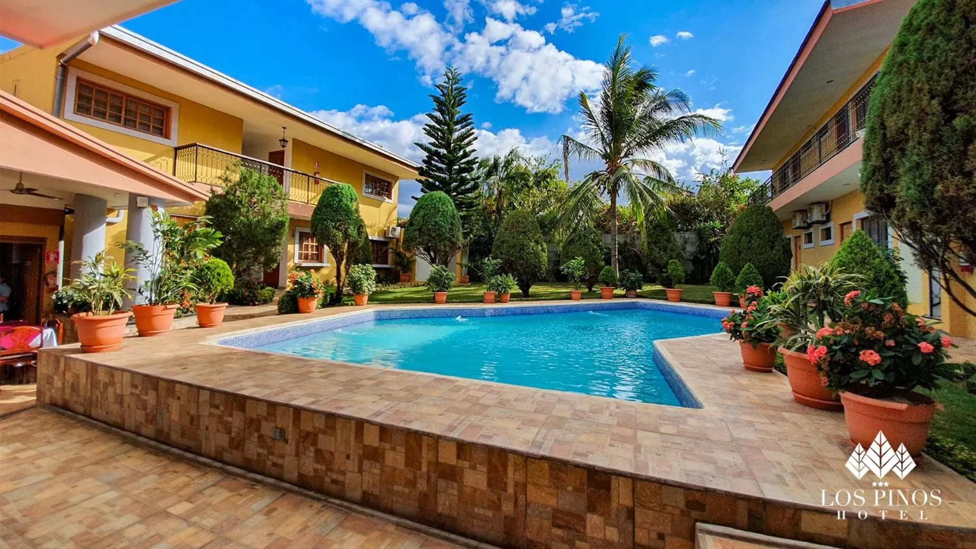 Property building, Swimming Pool in Hotel Los Pinos