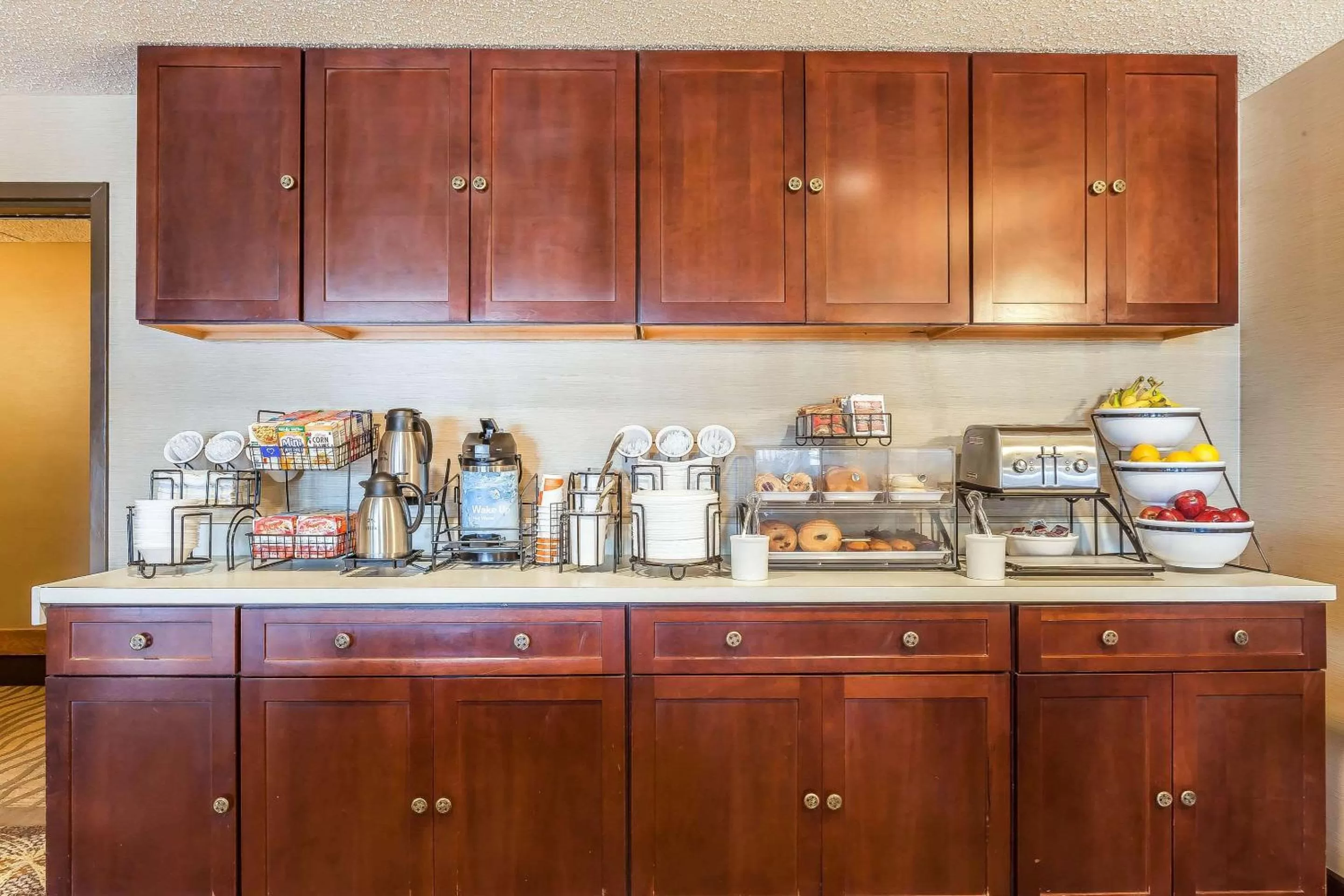 Restaurant/places to eat in Comfort Inn - Hall of Fame