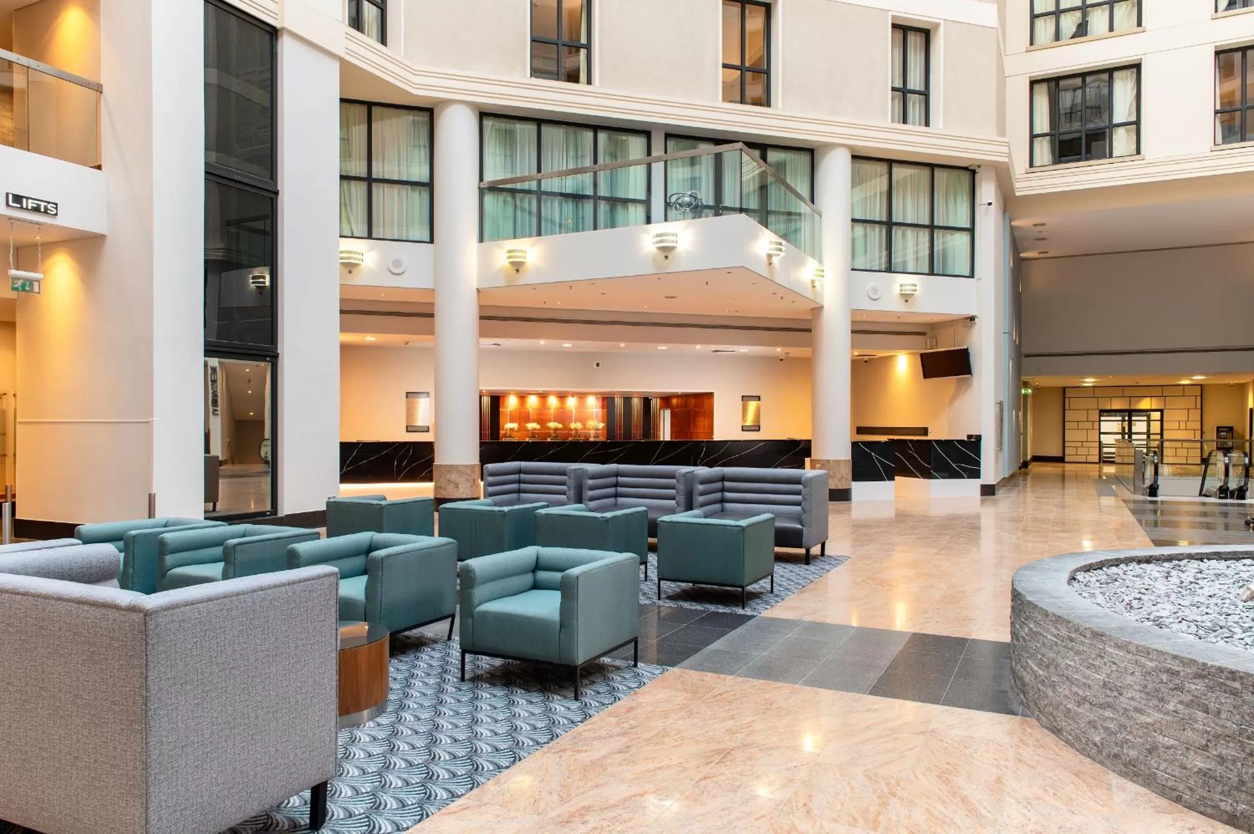 Patio in Sofitel London Gatwick