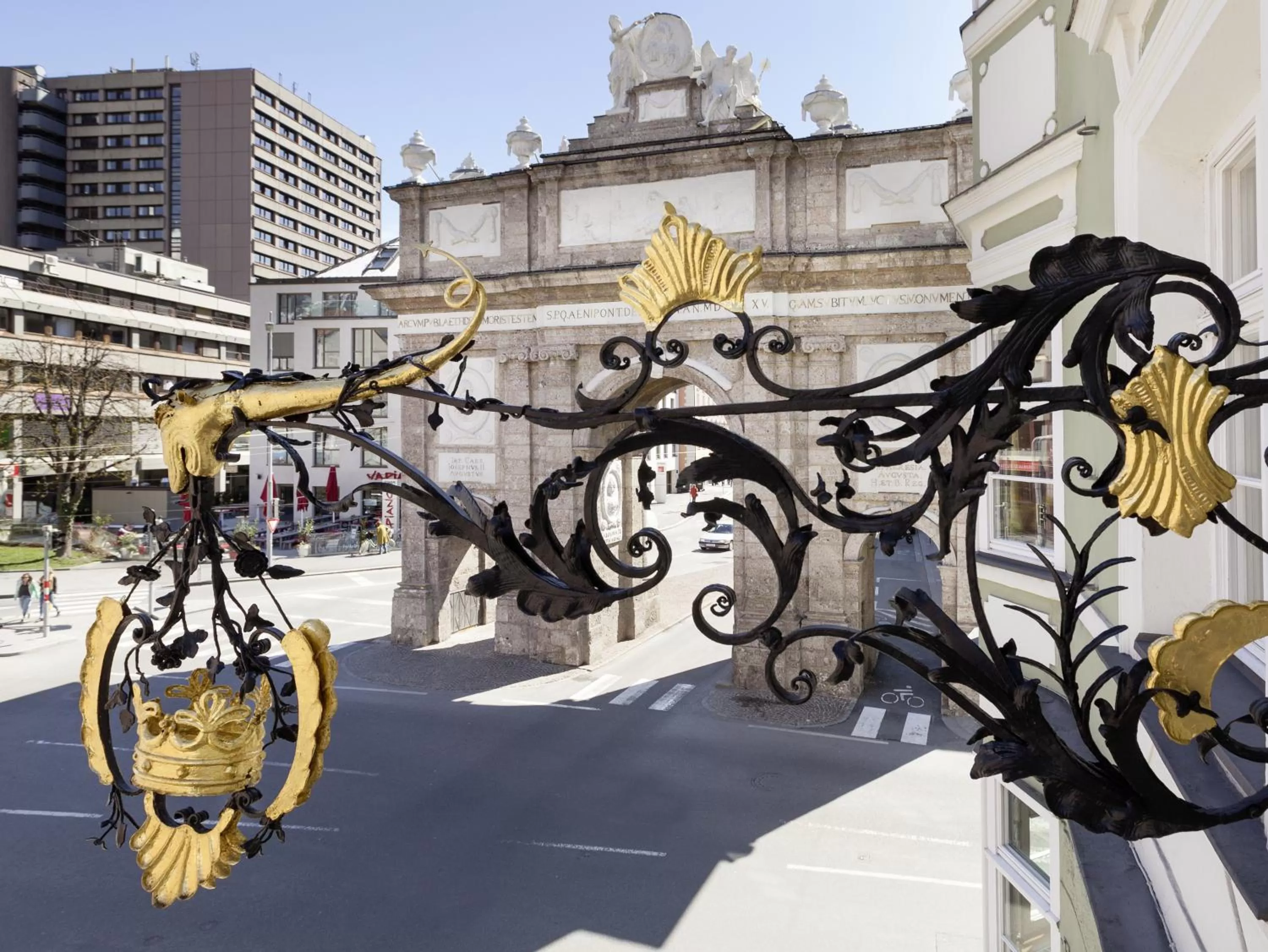 Logo/Certificate/Sign in Hotel Goldene Krone Innsbruck