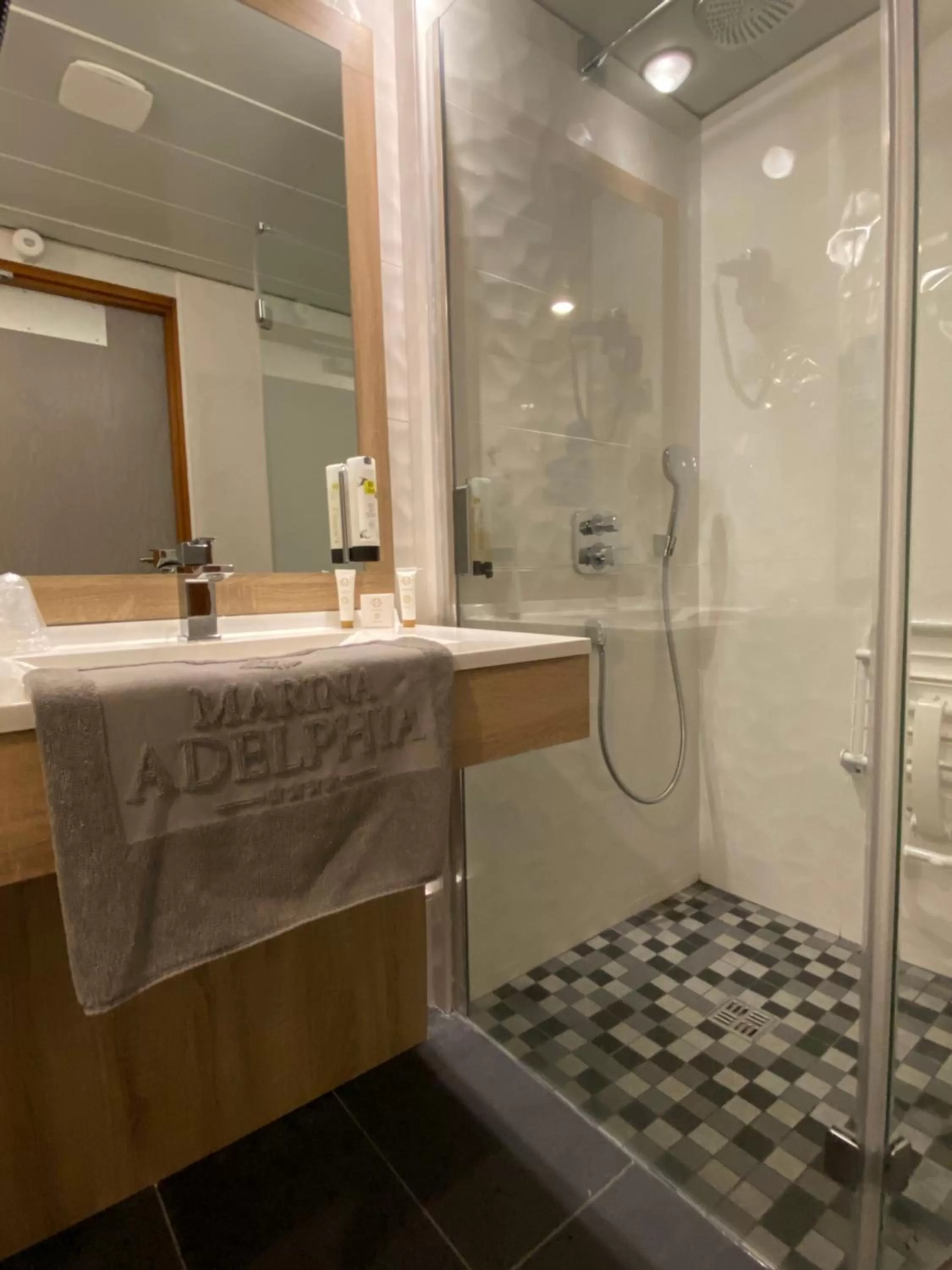 Shower in Hotel & Spa Marina d'Adelphia