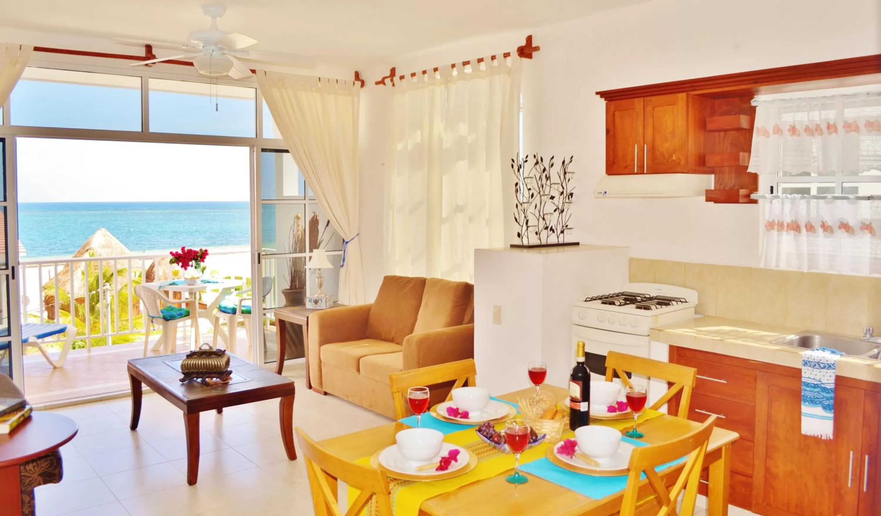 Dining area in Corales Suites