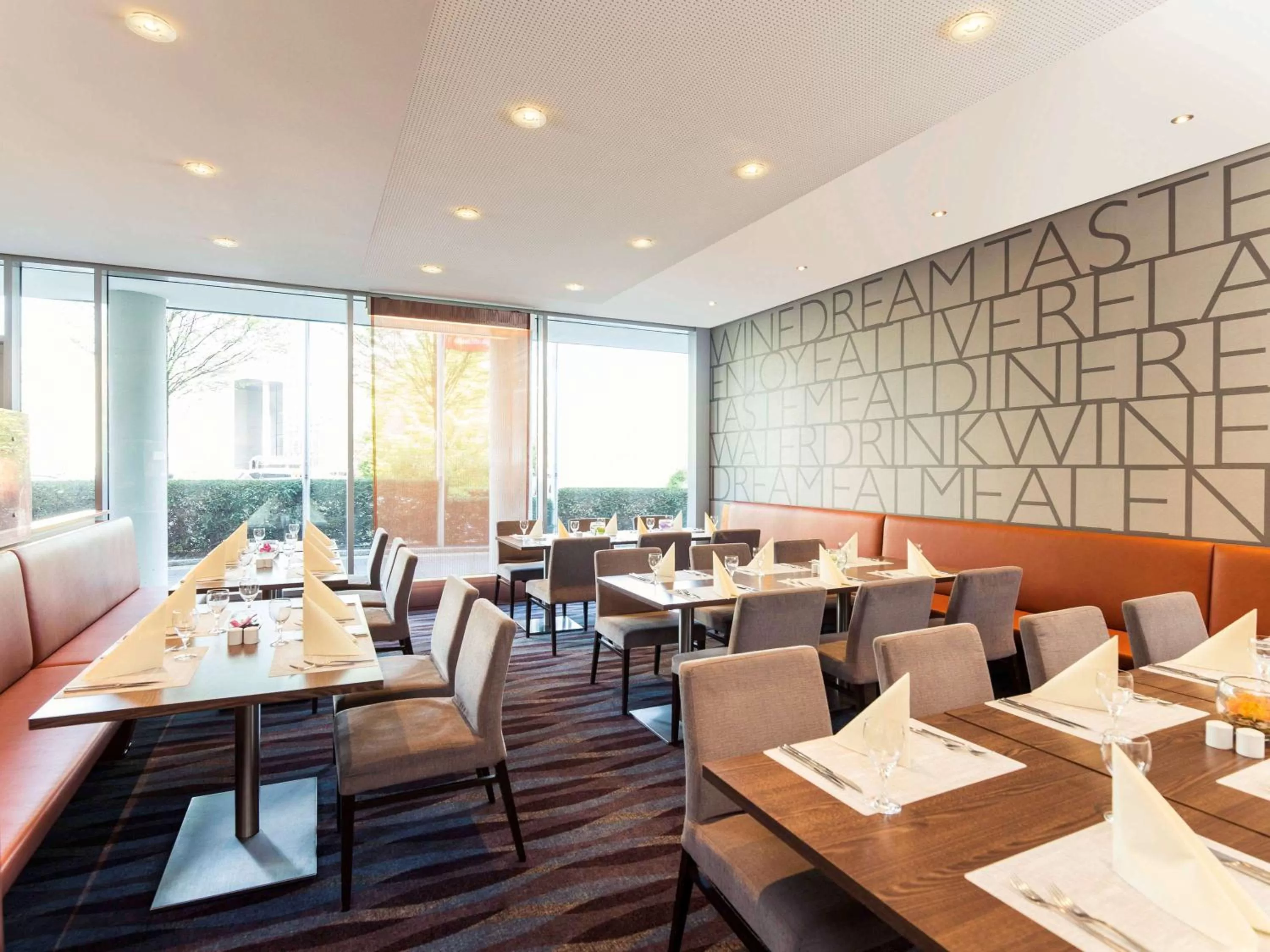 Restaurant/places to eat in Novotel Düsseldorf City West