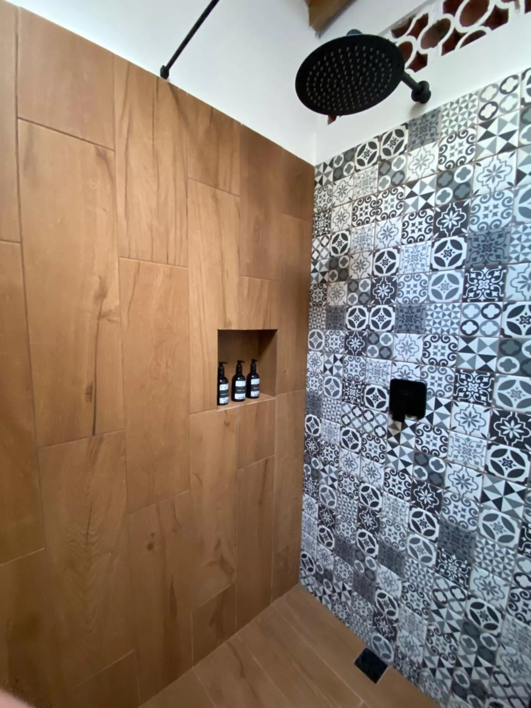 Shower, Bathroom in Casa Medallo