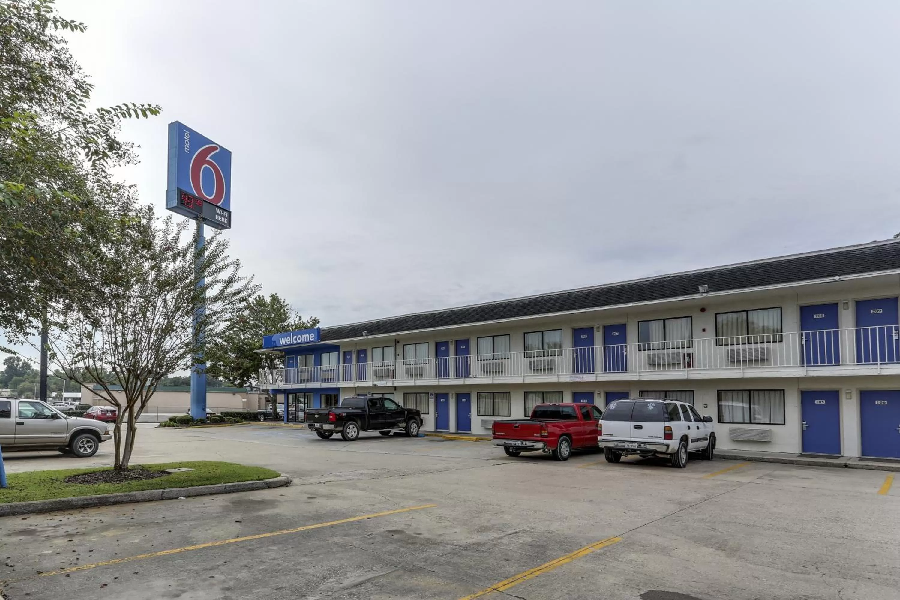 Property building in Motel 6-Port Allen, LA - Baton Rouge