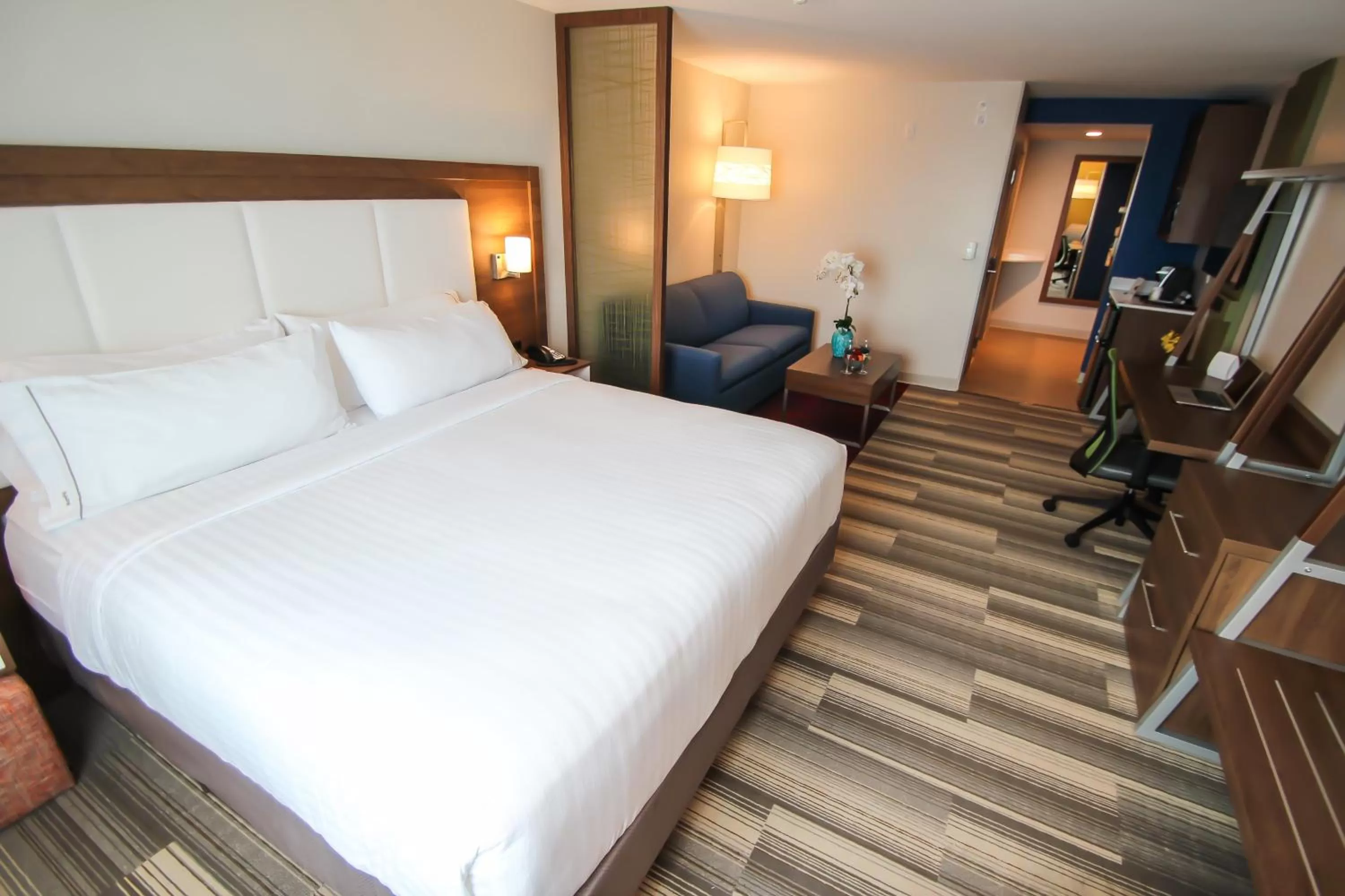 Photo of the whole room, Bed in Holiday Inn Express & Suites Miami Airport East by IHG