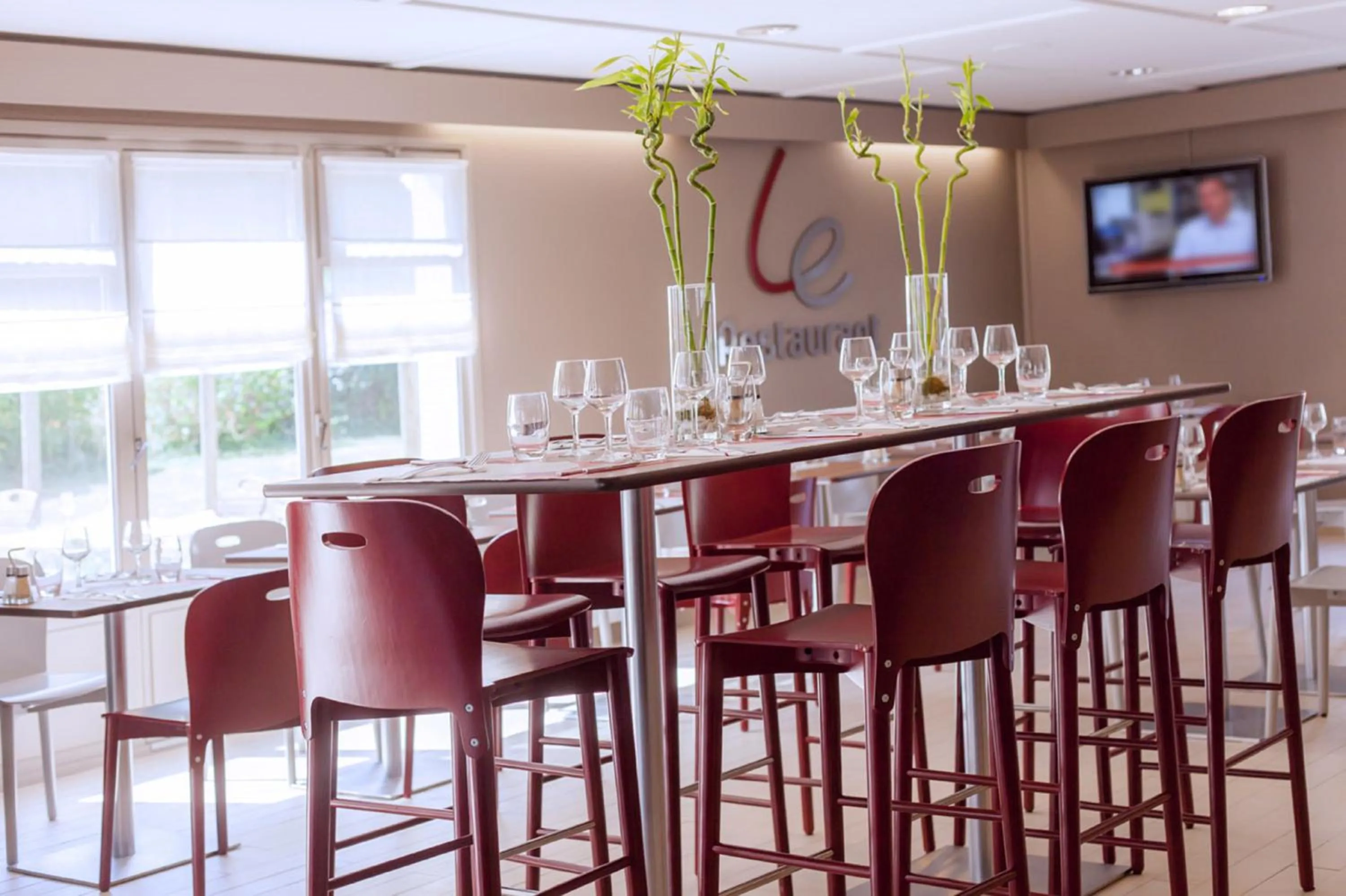 Restaurant/places to eat in Campanile Plaisir