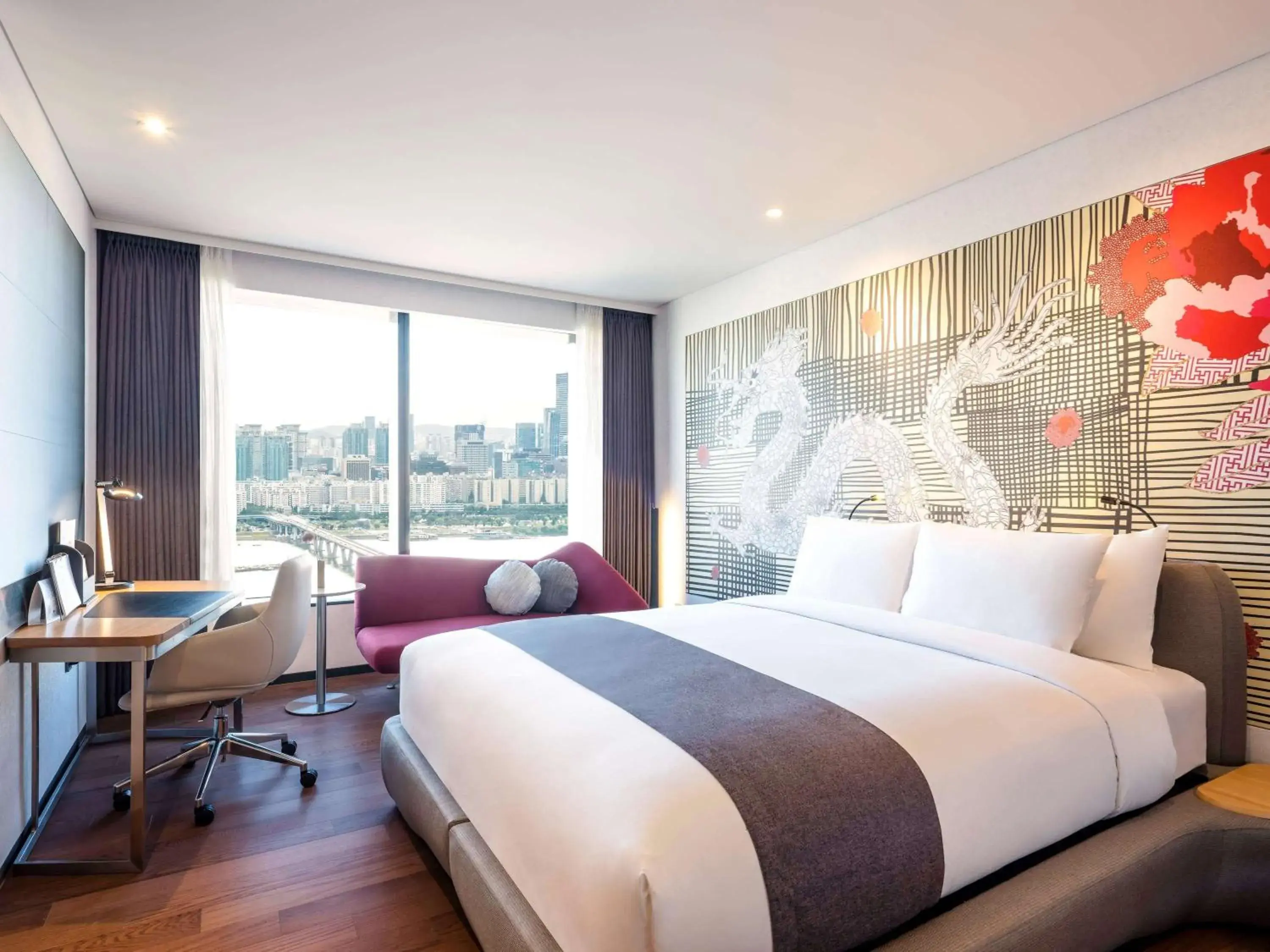 Superior Double Room in Novotel Ambassador Seoul Yongsan Superior Double Room in Novotel Ambassador Seoul Yongsan