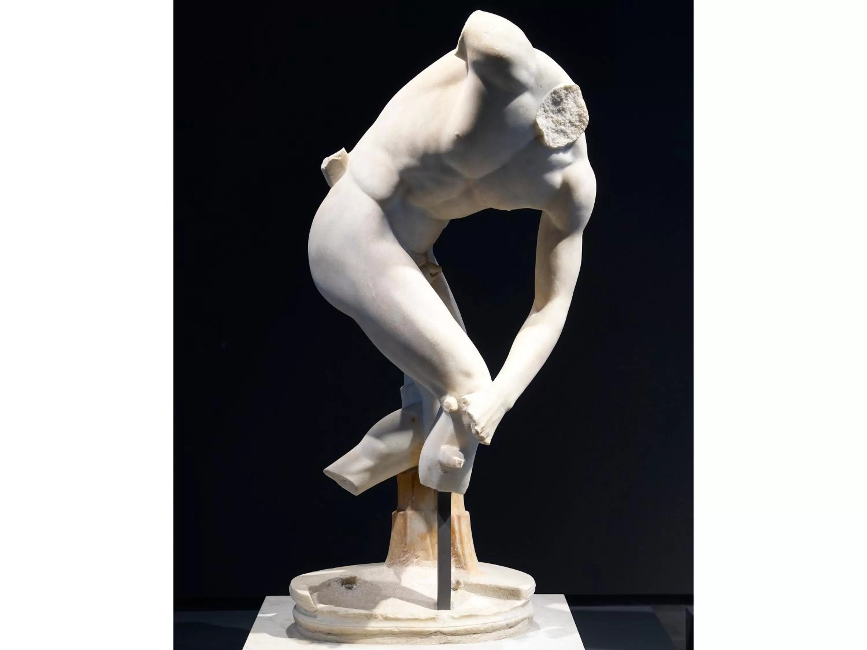 Property building in Golden Tulip Rome Piram