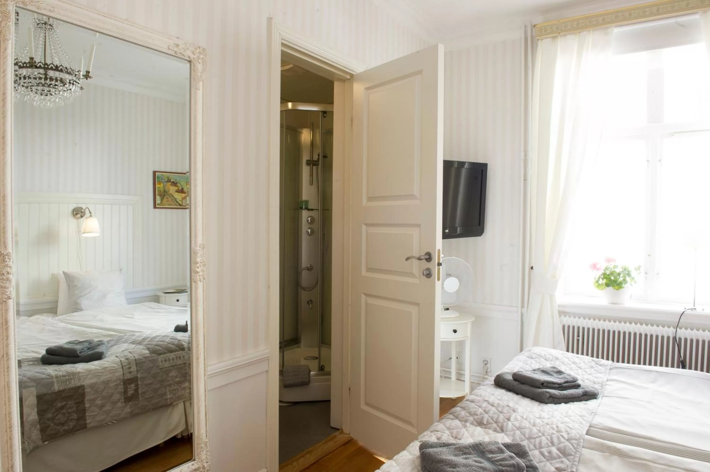 Photo of the whole room, Room Photo in Lilla Hotellet i Nora