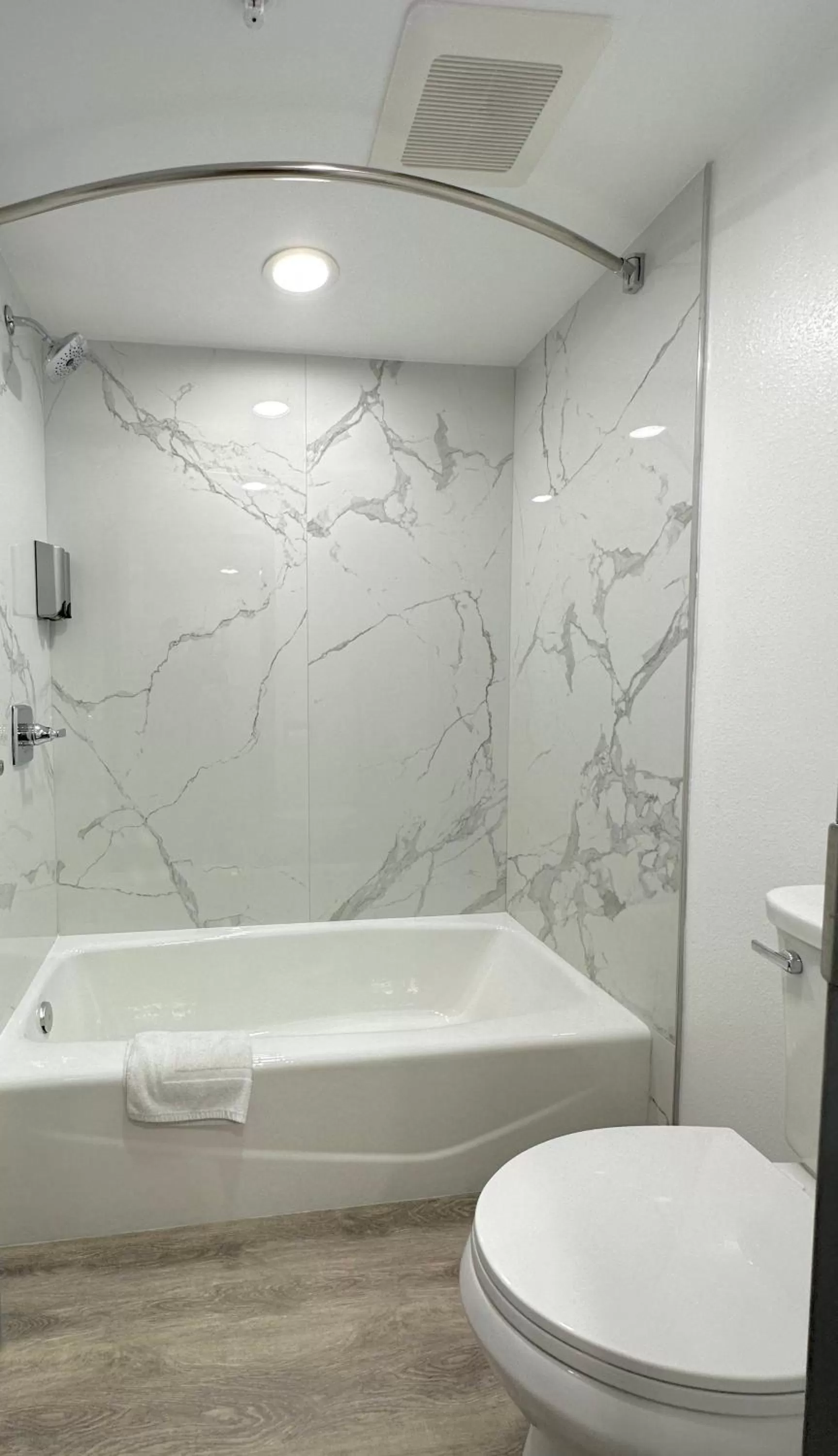 Shower in Express Inn & Suites Ontario Airport