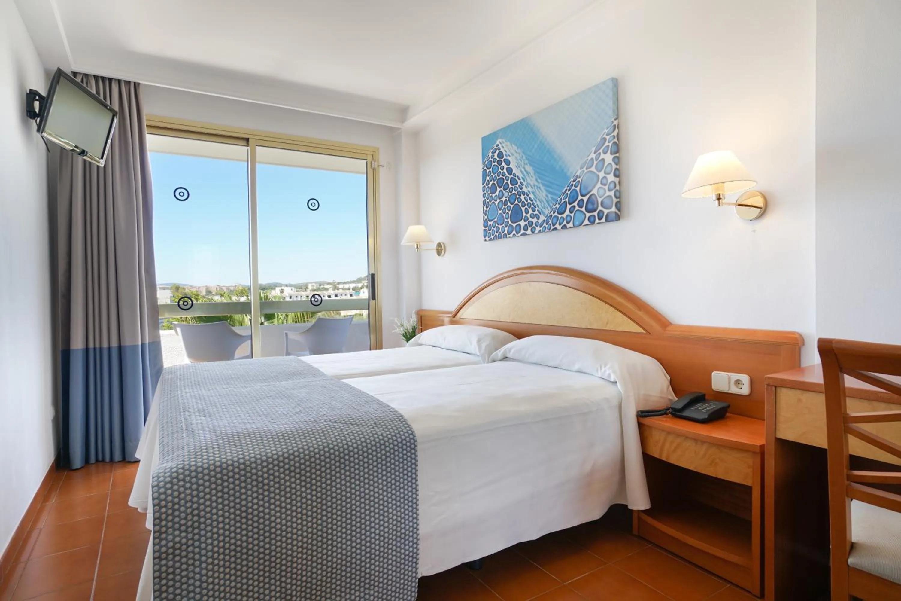 Photo of the whole room, Bed in Hotel Millor Sol