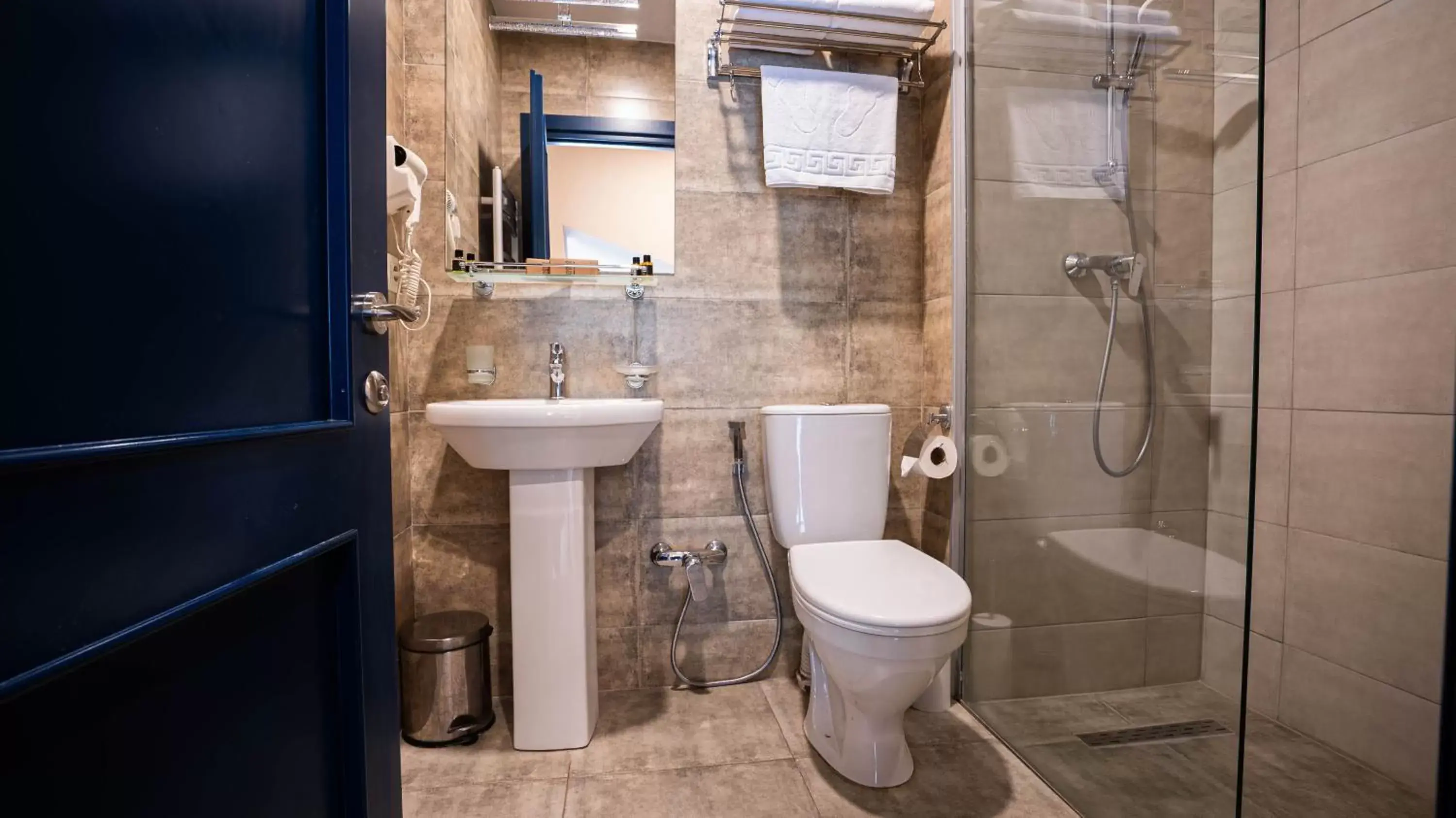 Deluxe Double or Twin Room with Balcony in Gudauri Inn Deluxe Double or Twin Room with Balcony in Gudauri Inn