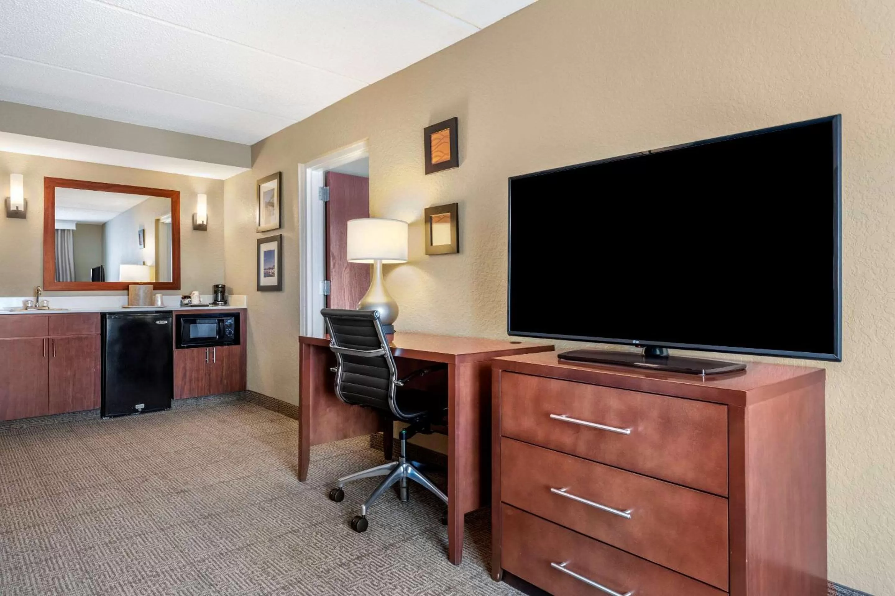 Photo of the whole room in Comfort Inn & Suites Orlando North