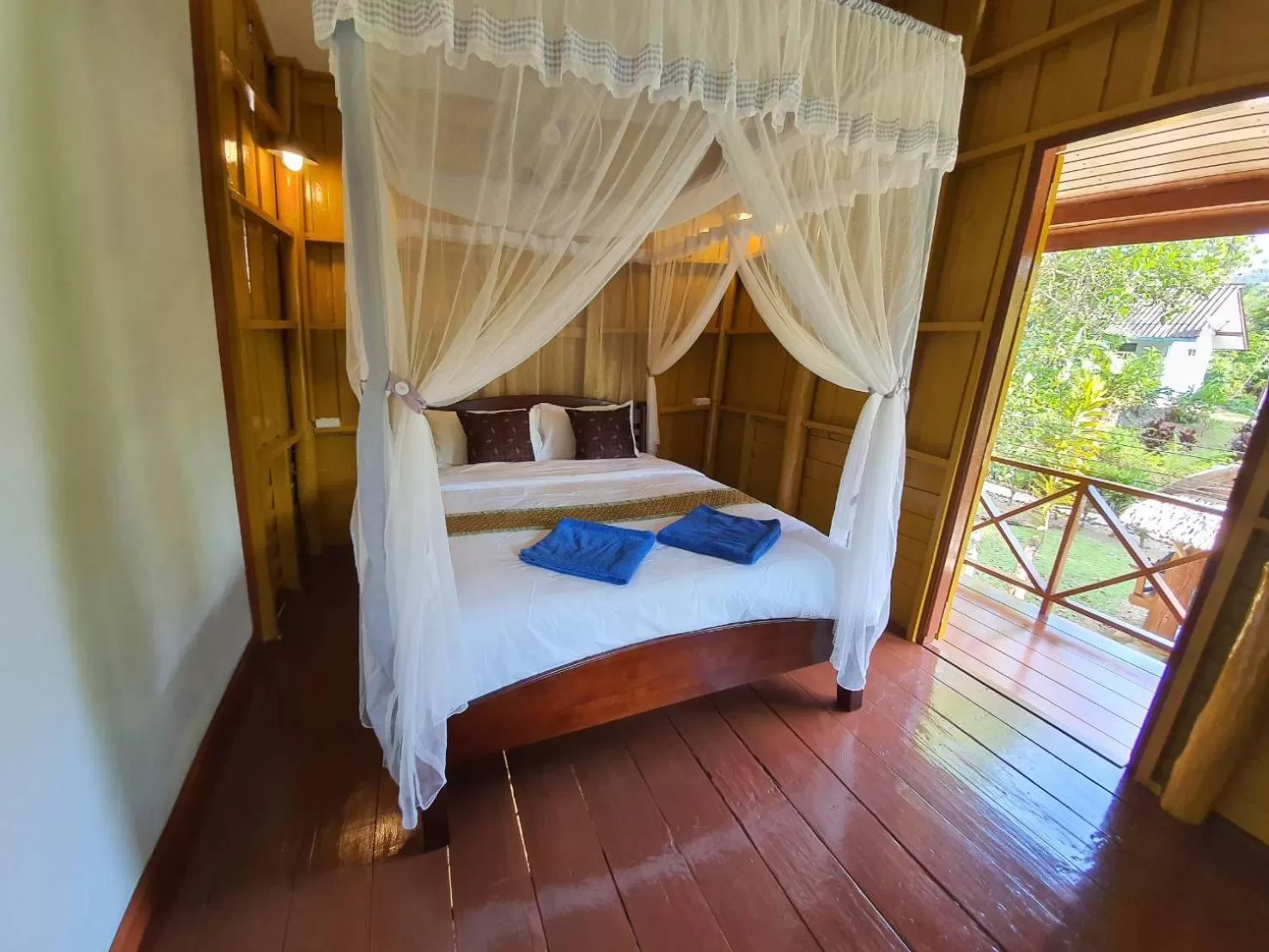 Photo of the whole room, Bed in Tree Tops River Huts
