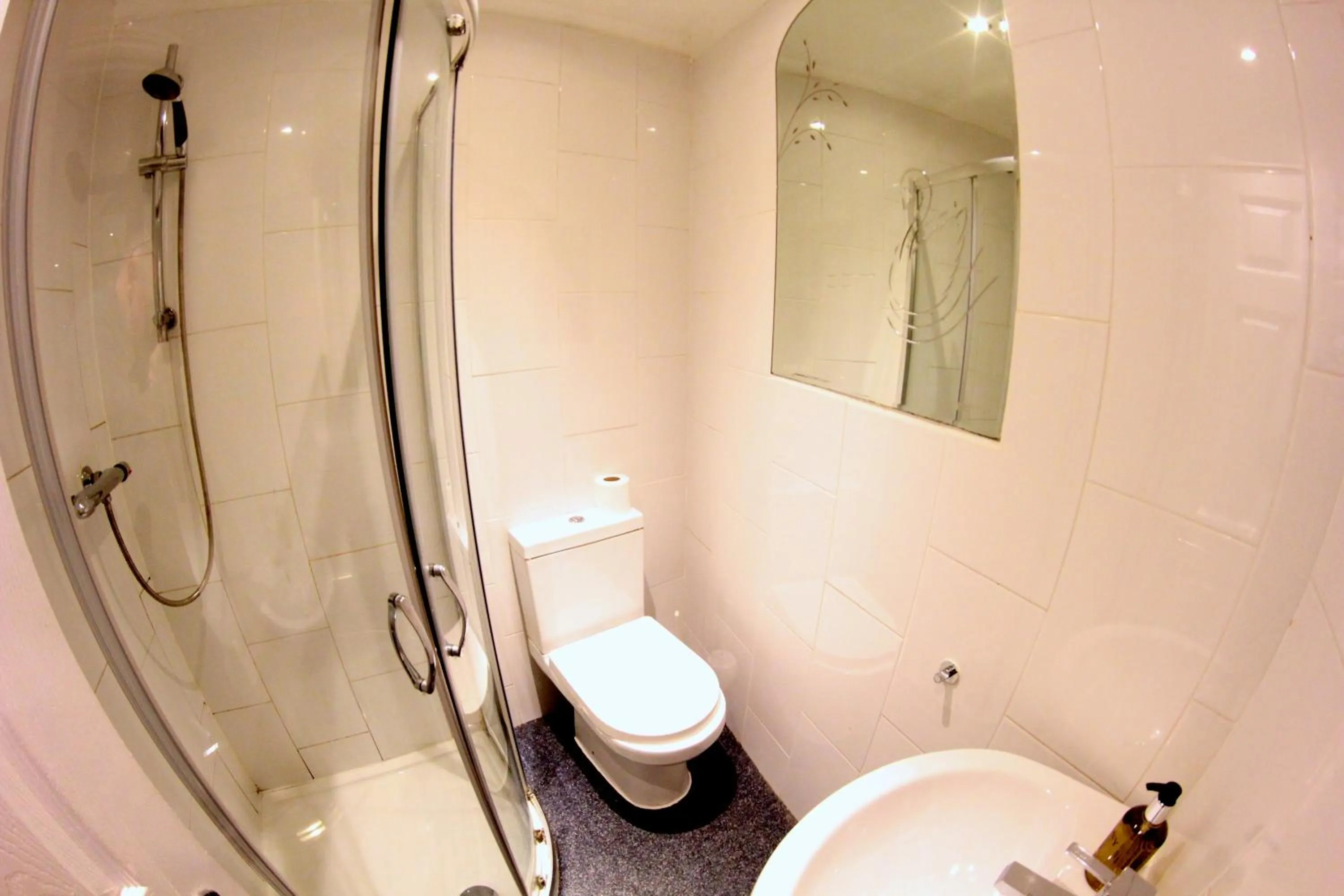 Bathroom in Fairmount Hotel