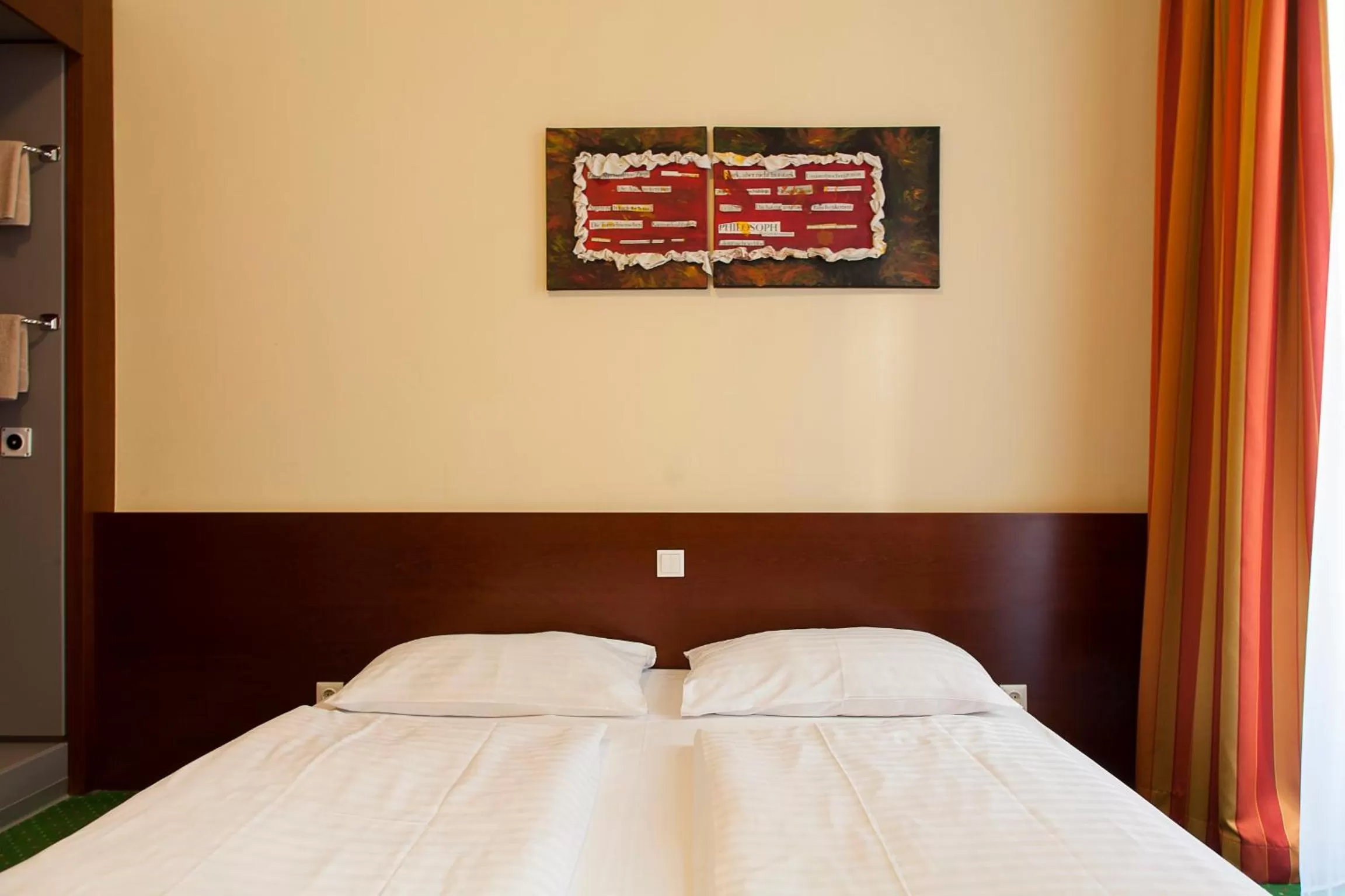 Decorative detail, Bed in Pension Stadthalle