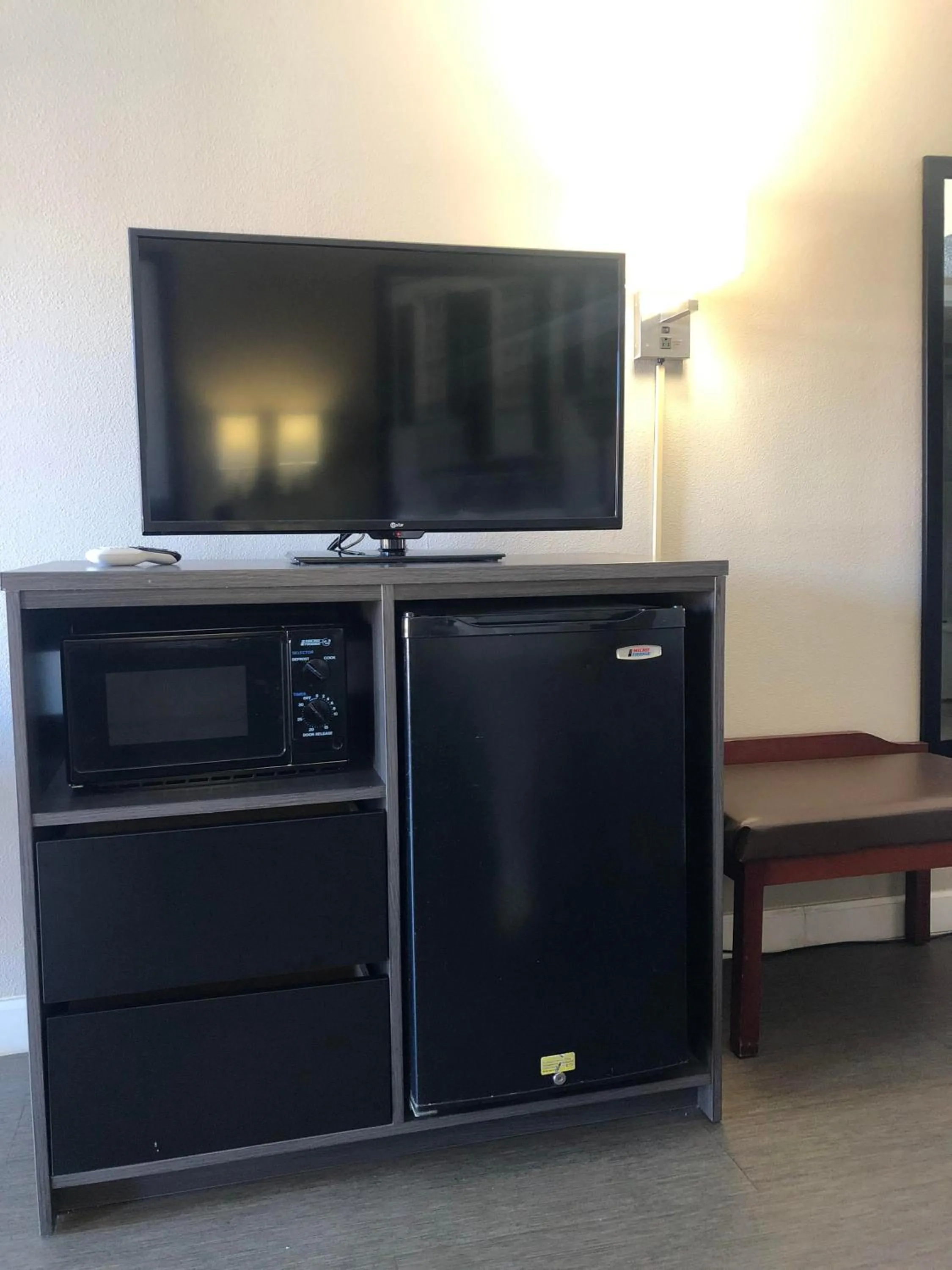 Super 8 by Wyndham Orangeburg Near I-26