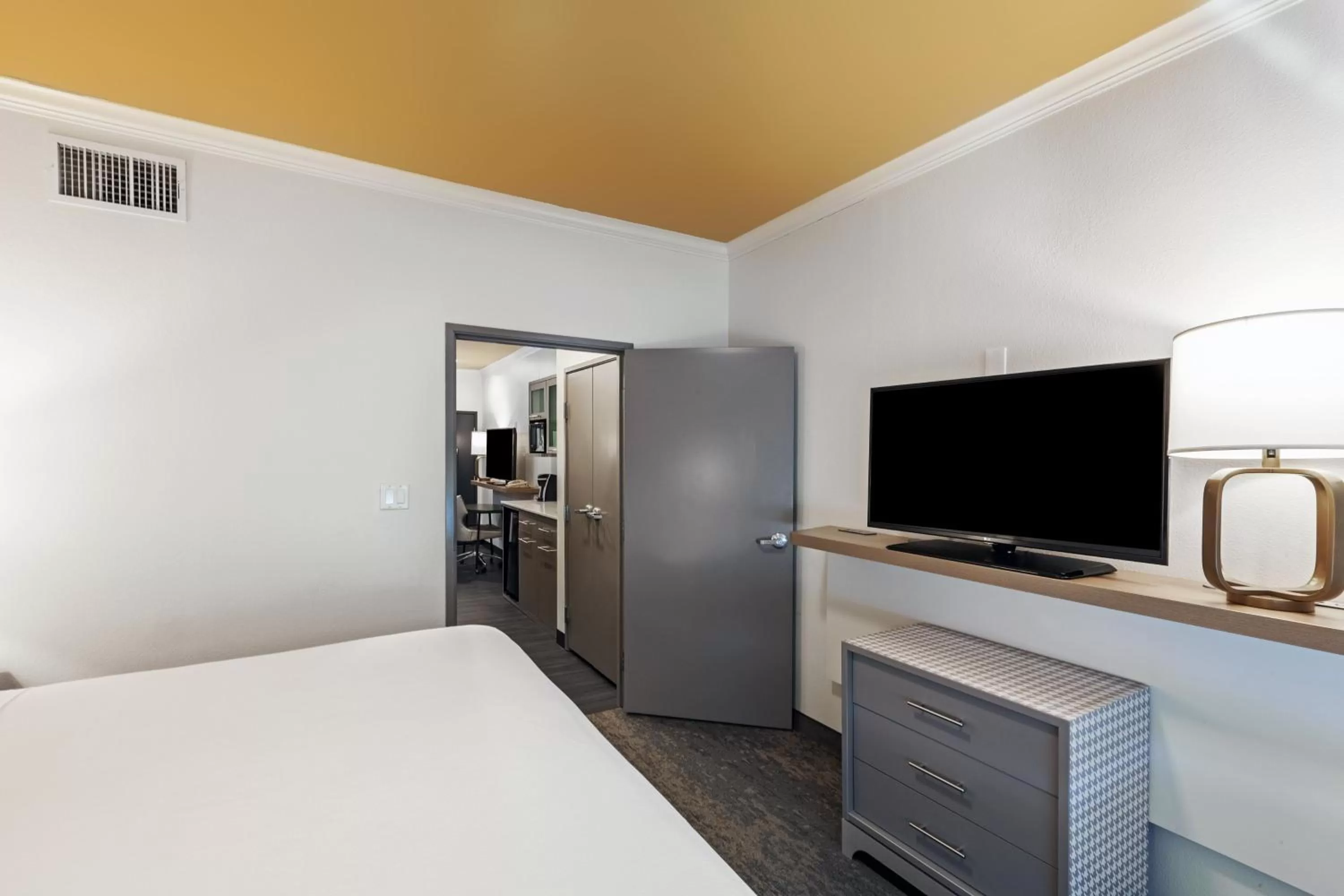 Bedroom, Bed in Holiday Inn & Suites McKinney - N Allen by IHG