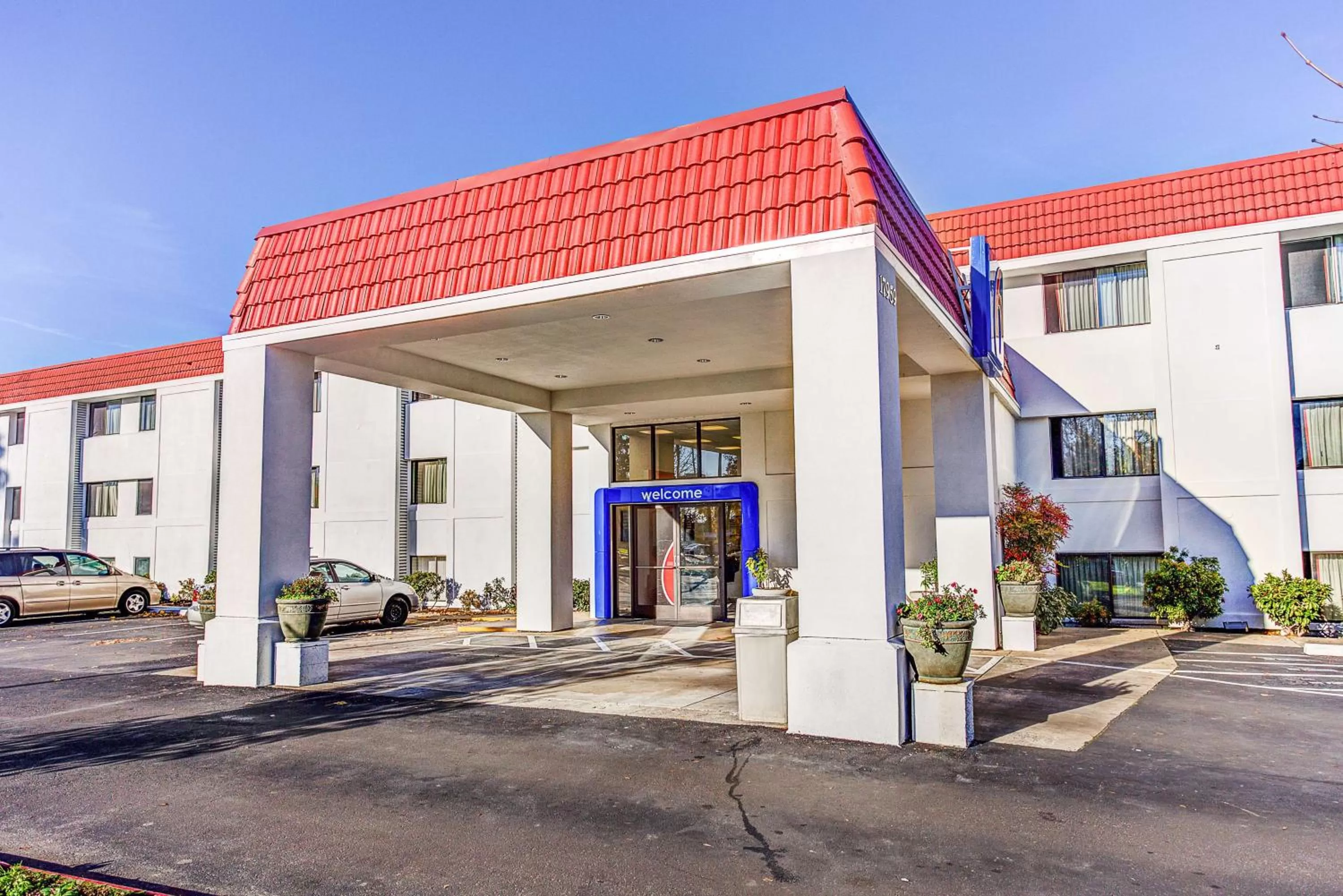 Property building in Motel 6-Portland, OR - Tigard West