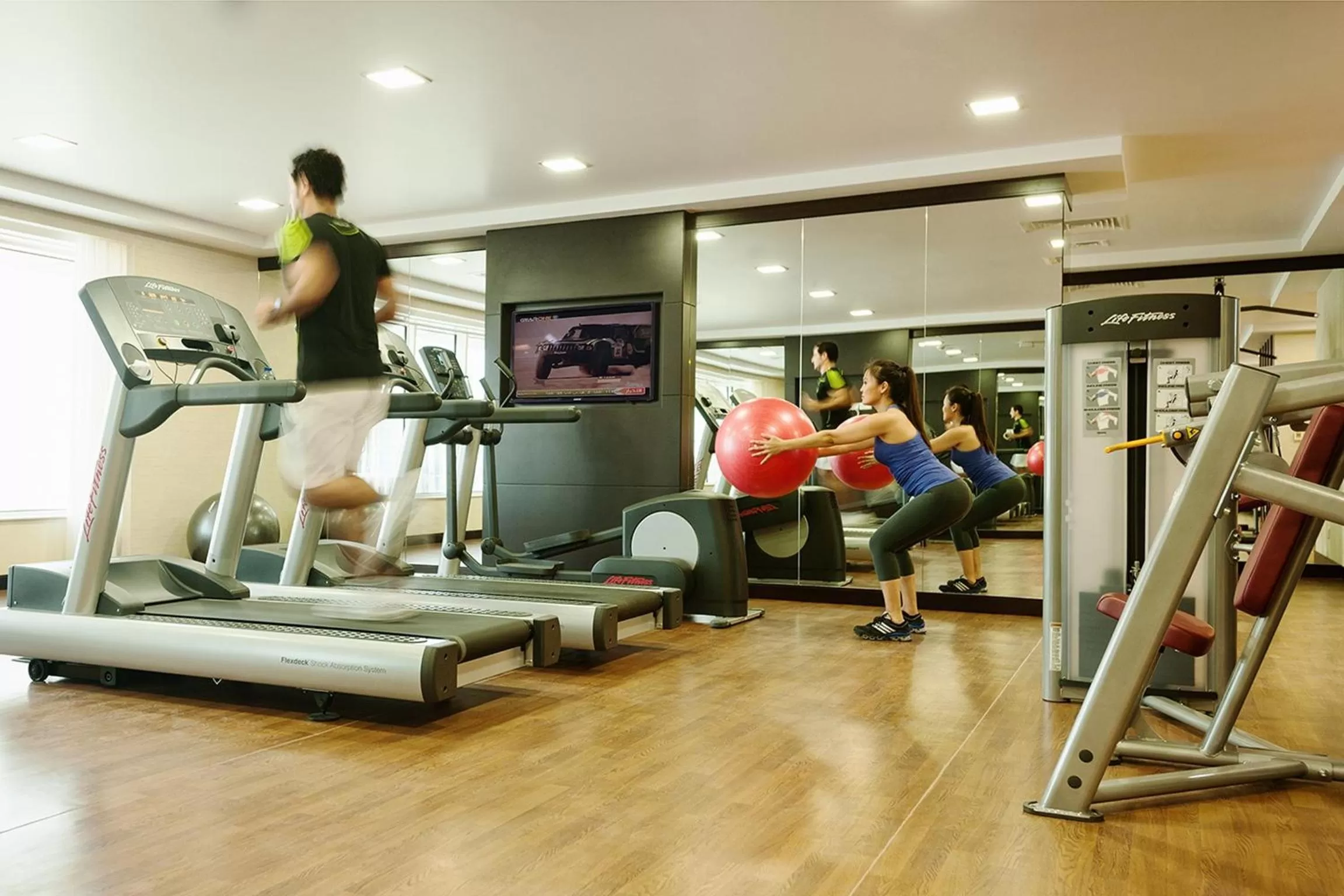 Fitness centre/facilities in Carlton Downtown Hotel