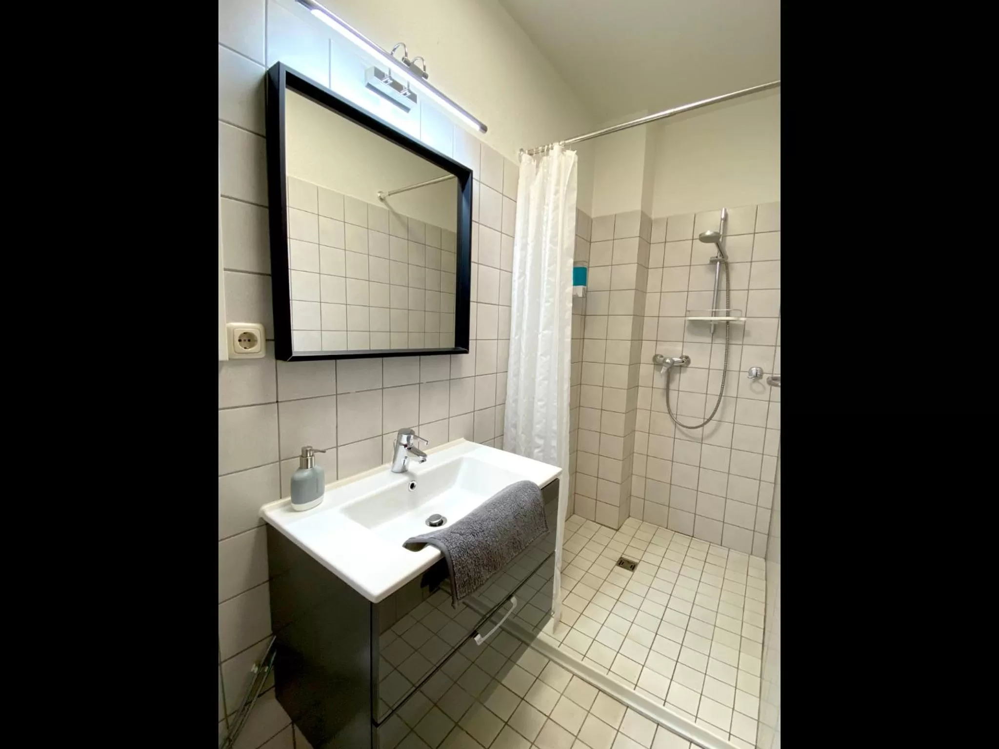 Shower, Bathroom in Hana Aparthotel