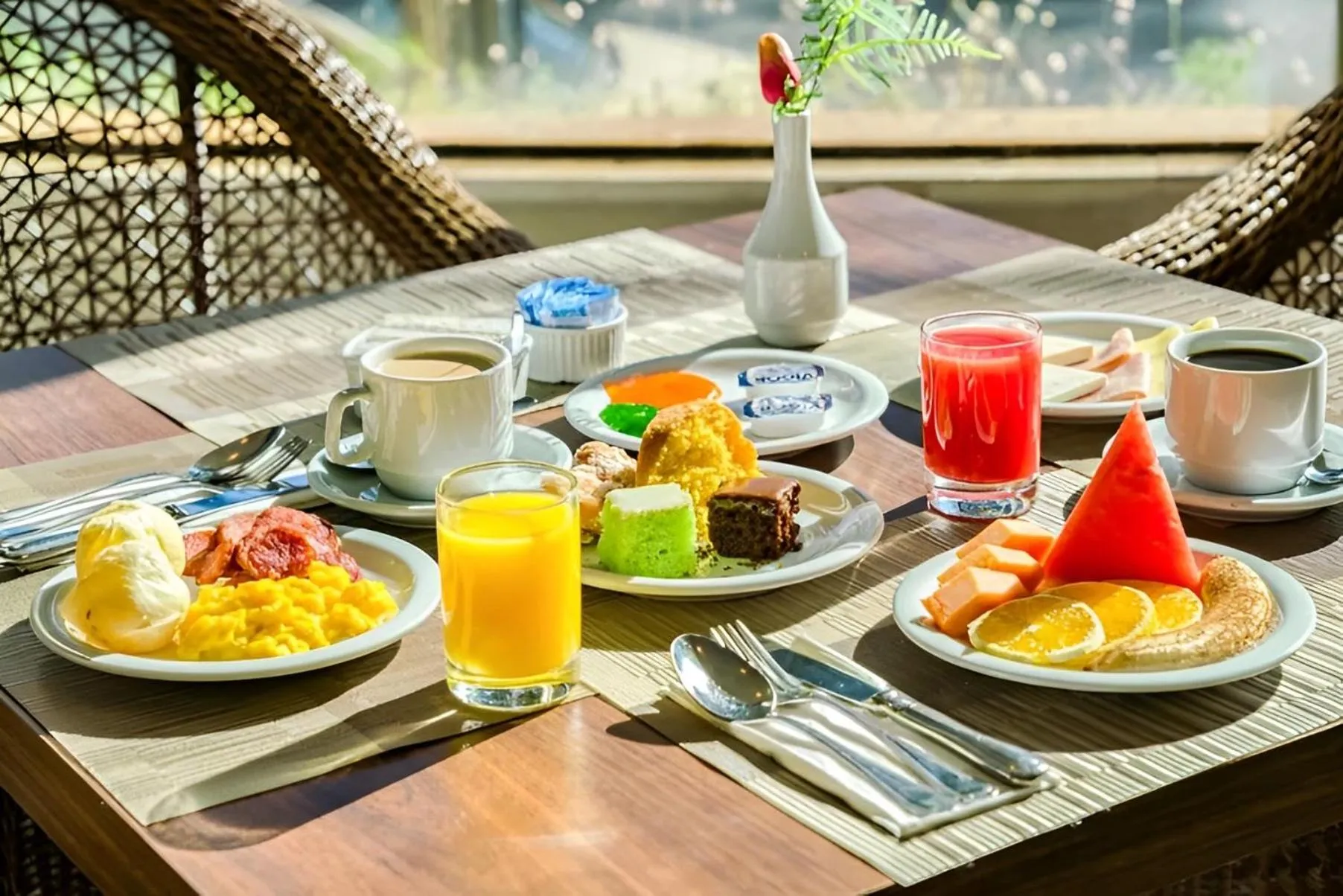 Buffet breakfast in Hotel Golden Park Internacional Foz & Convenções By Nacional Inn