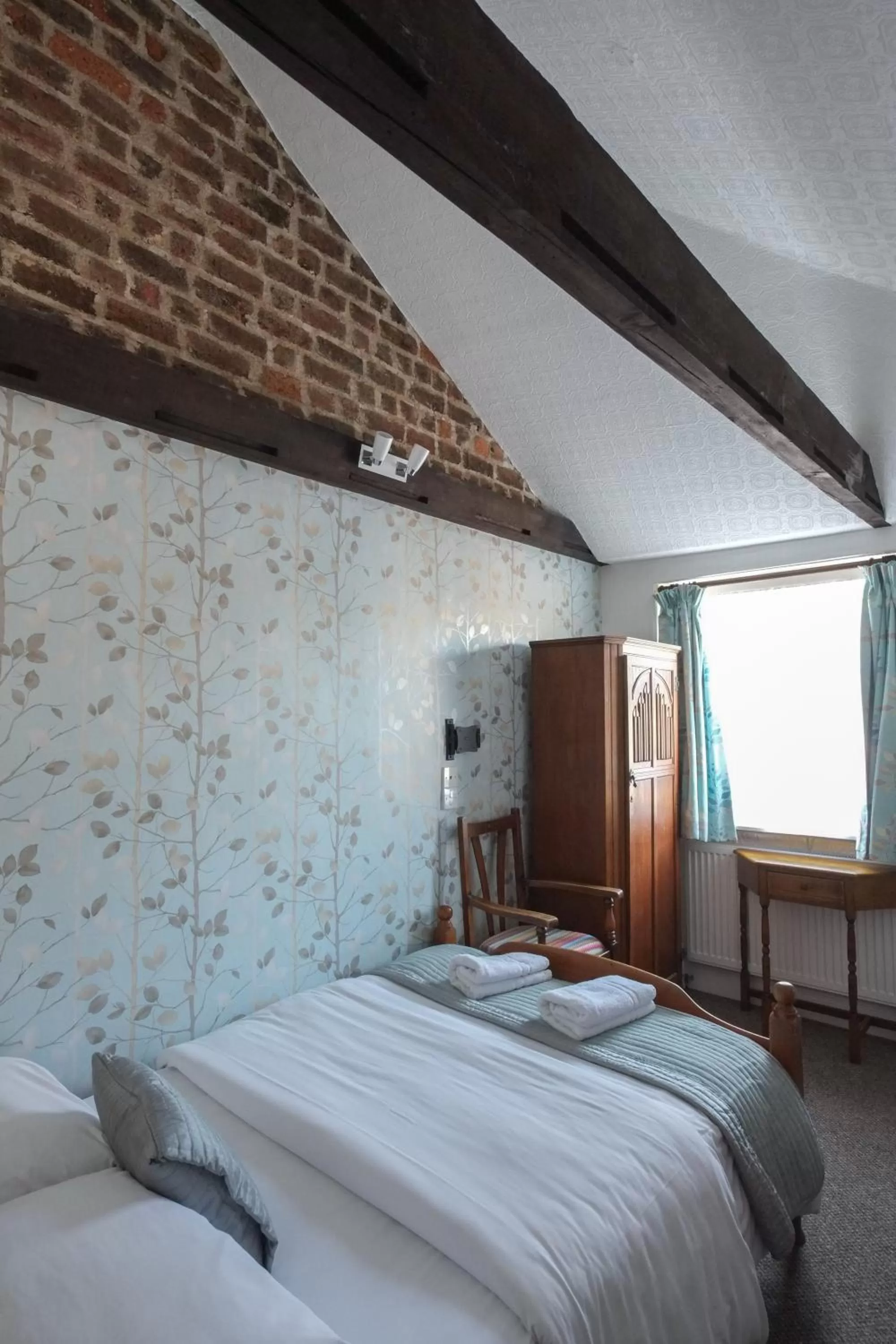 Photo of the whole room, Bed in St Athans Hotel