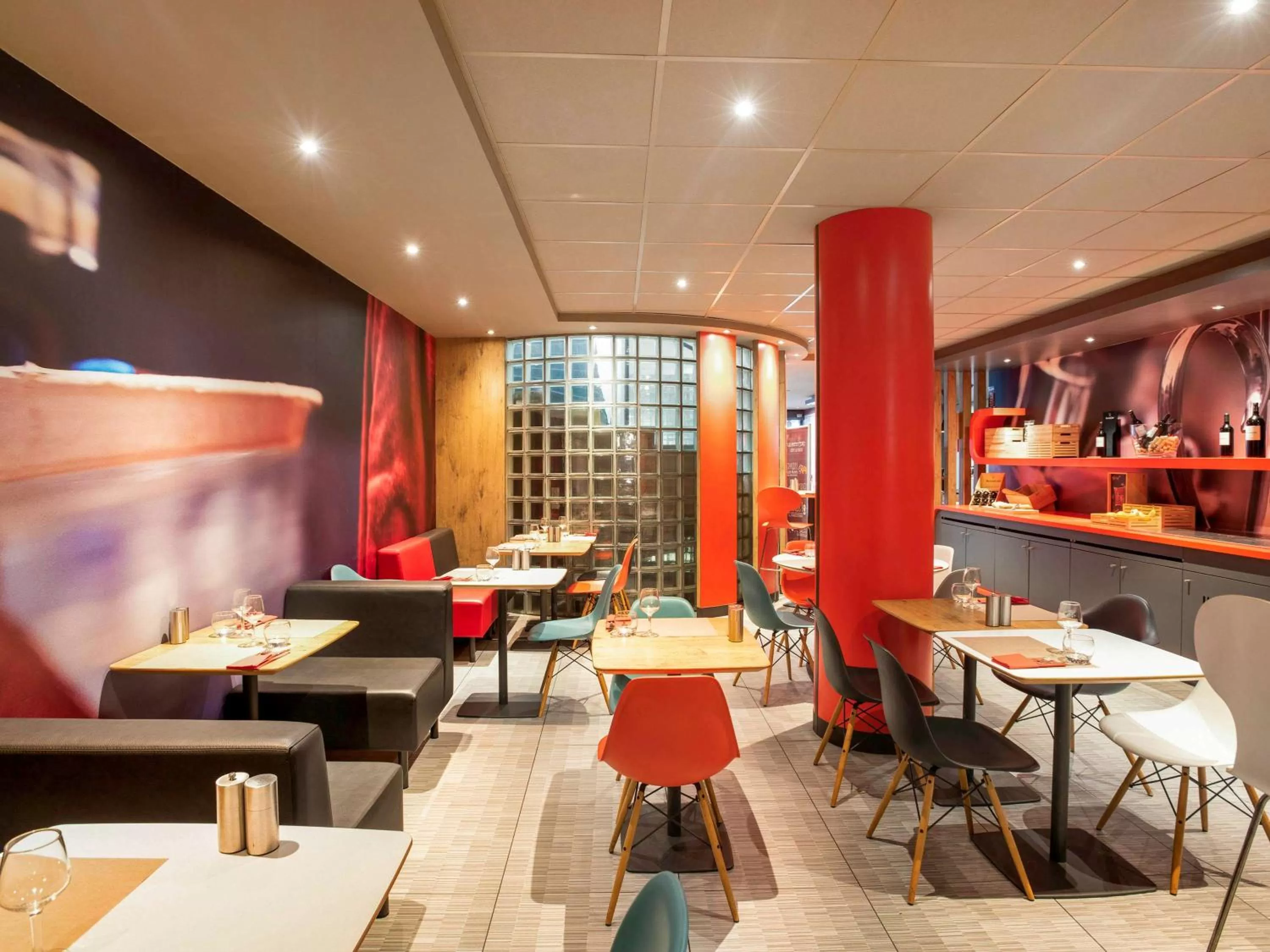 Restaurant/places to eat in ibis Lorient Centre Gare