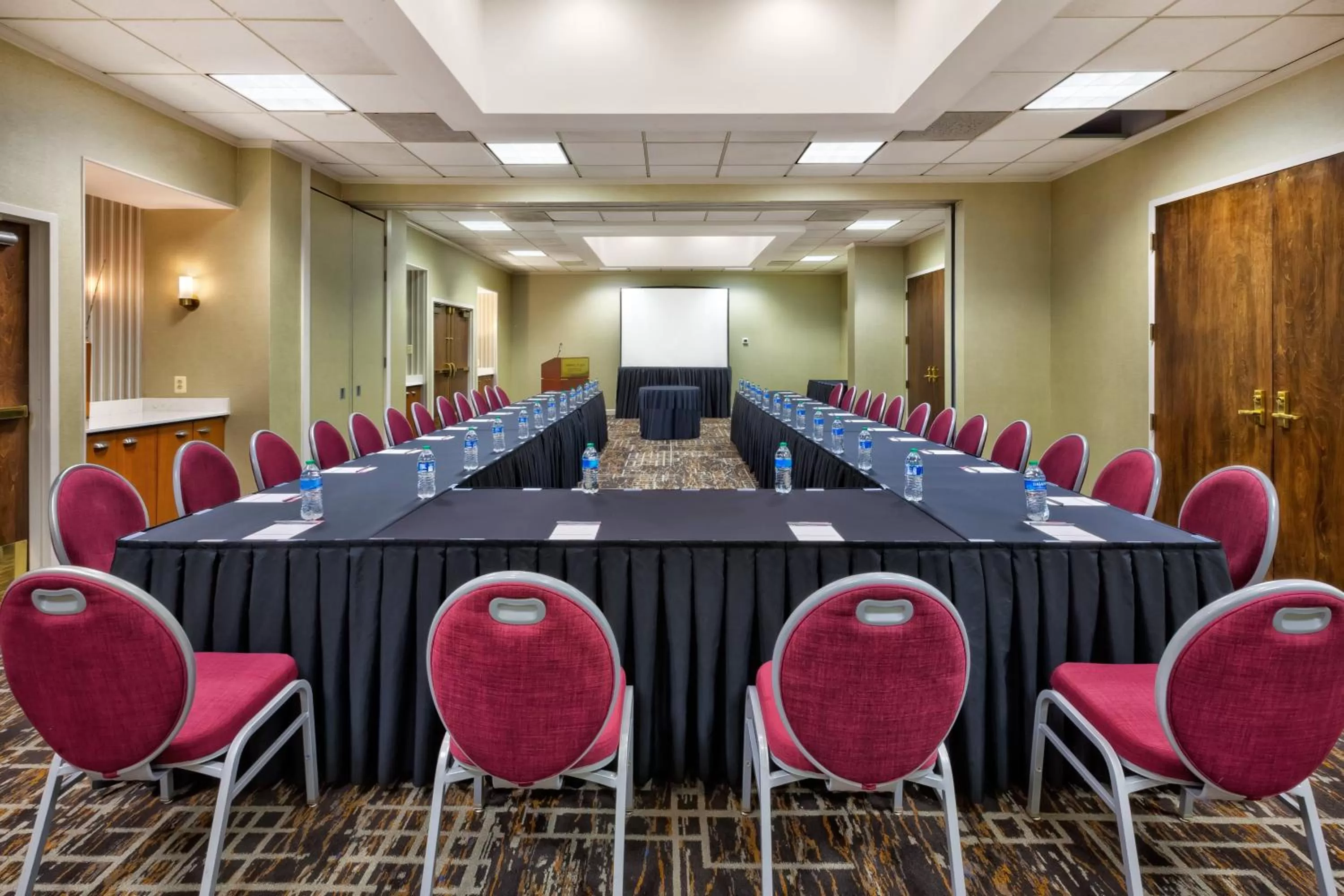 Meeting/conference room in Crowne Plaza Dulles Airport by IHG