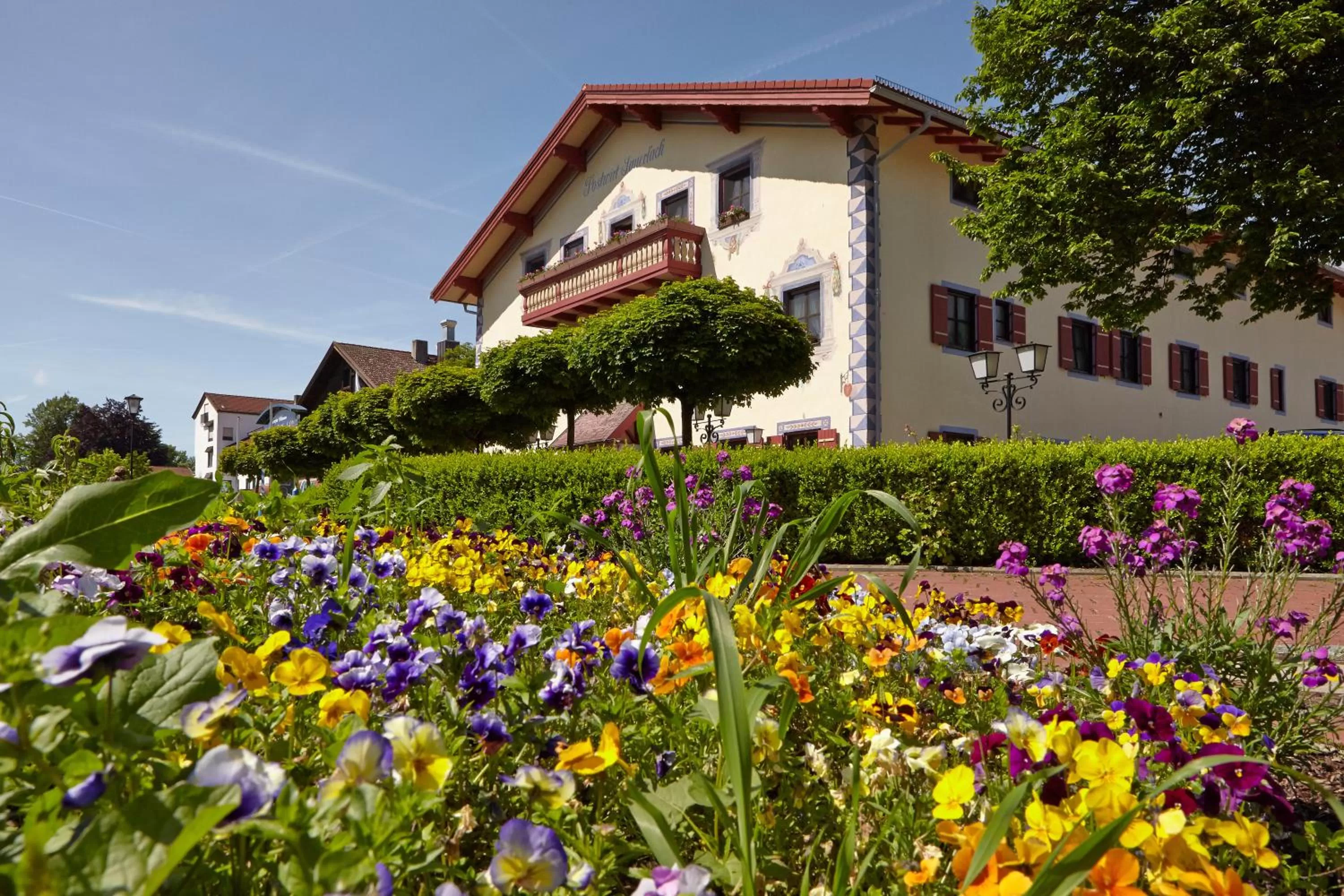 Facade/entrance in Hotel Sauerlacher Post