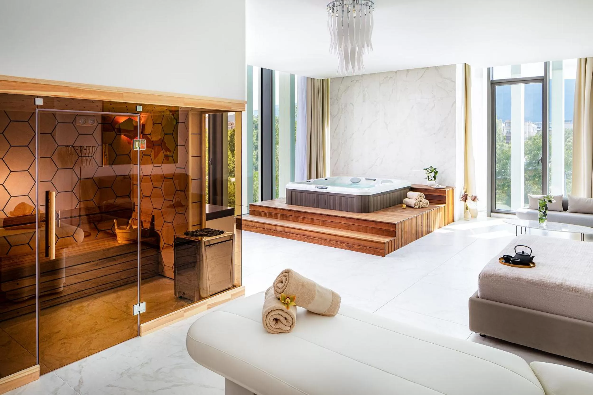 Hot Tub, Bed in Grand Hotel Millennium Sofia