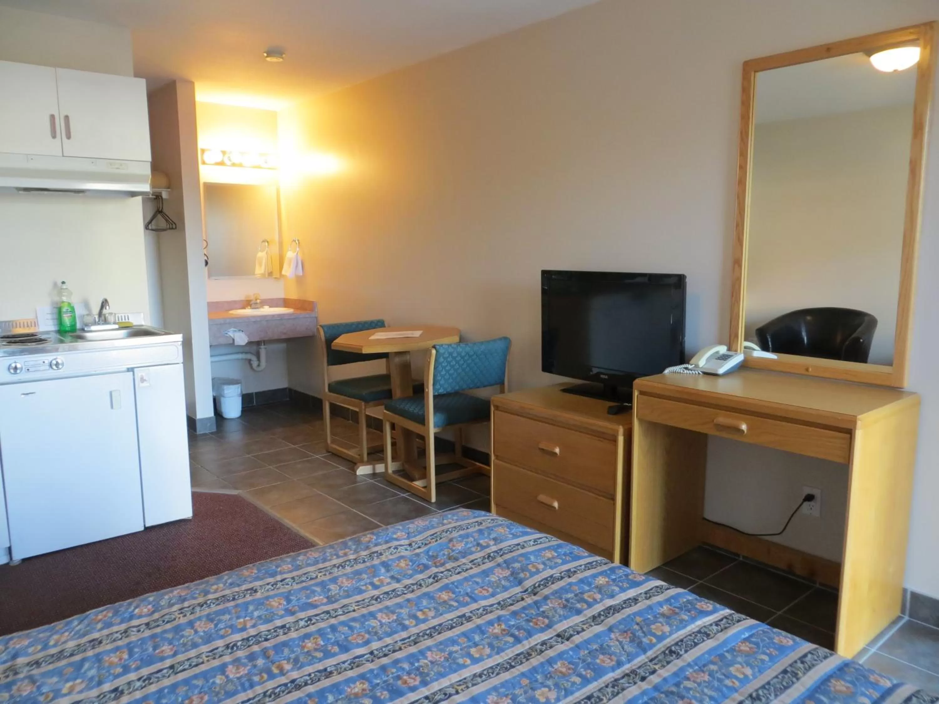 Kitchen or kitchenette in Cactus Tree Inn