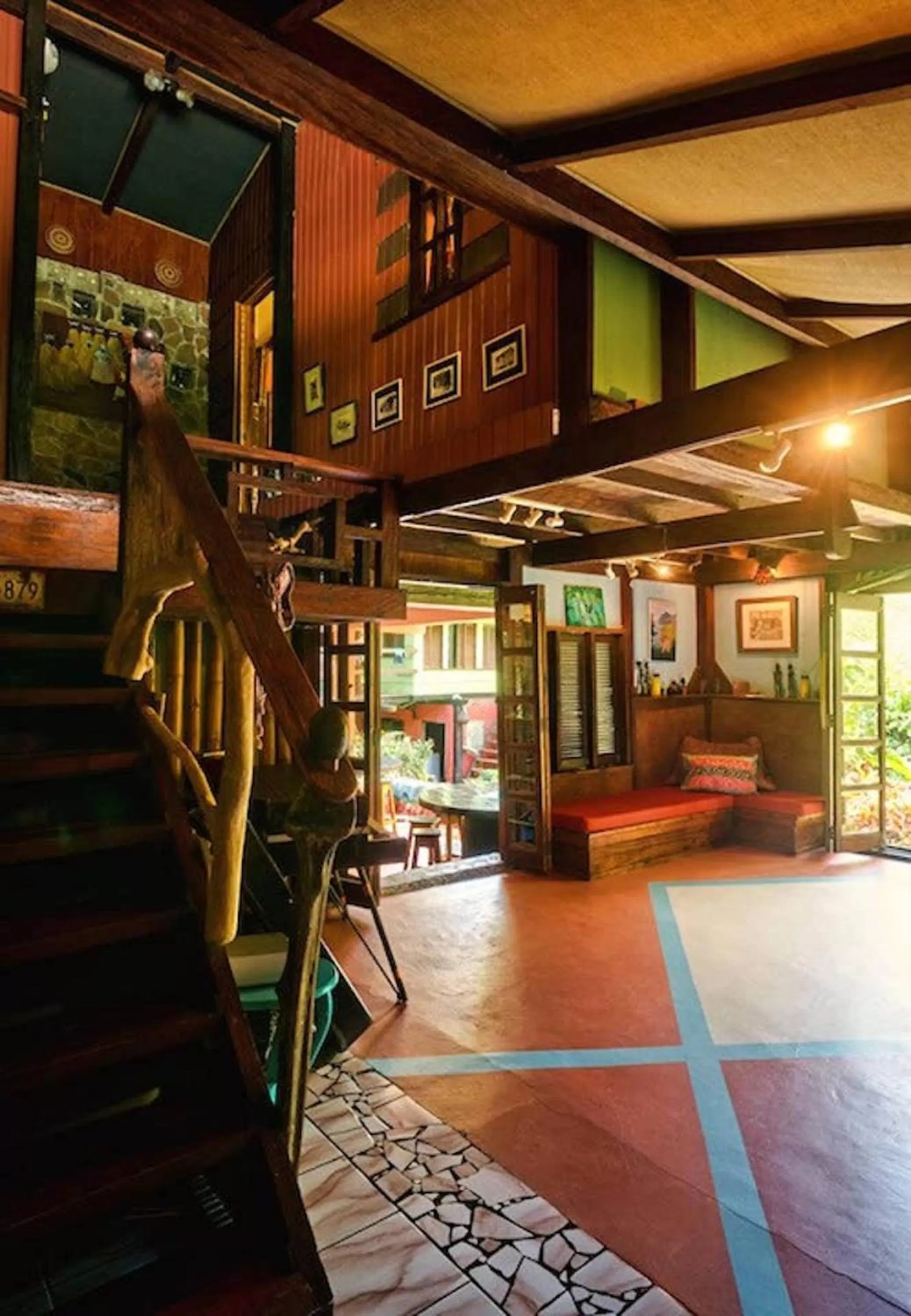 Communal lounge/ TV room in Cocoa Cottage