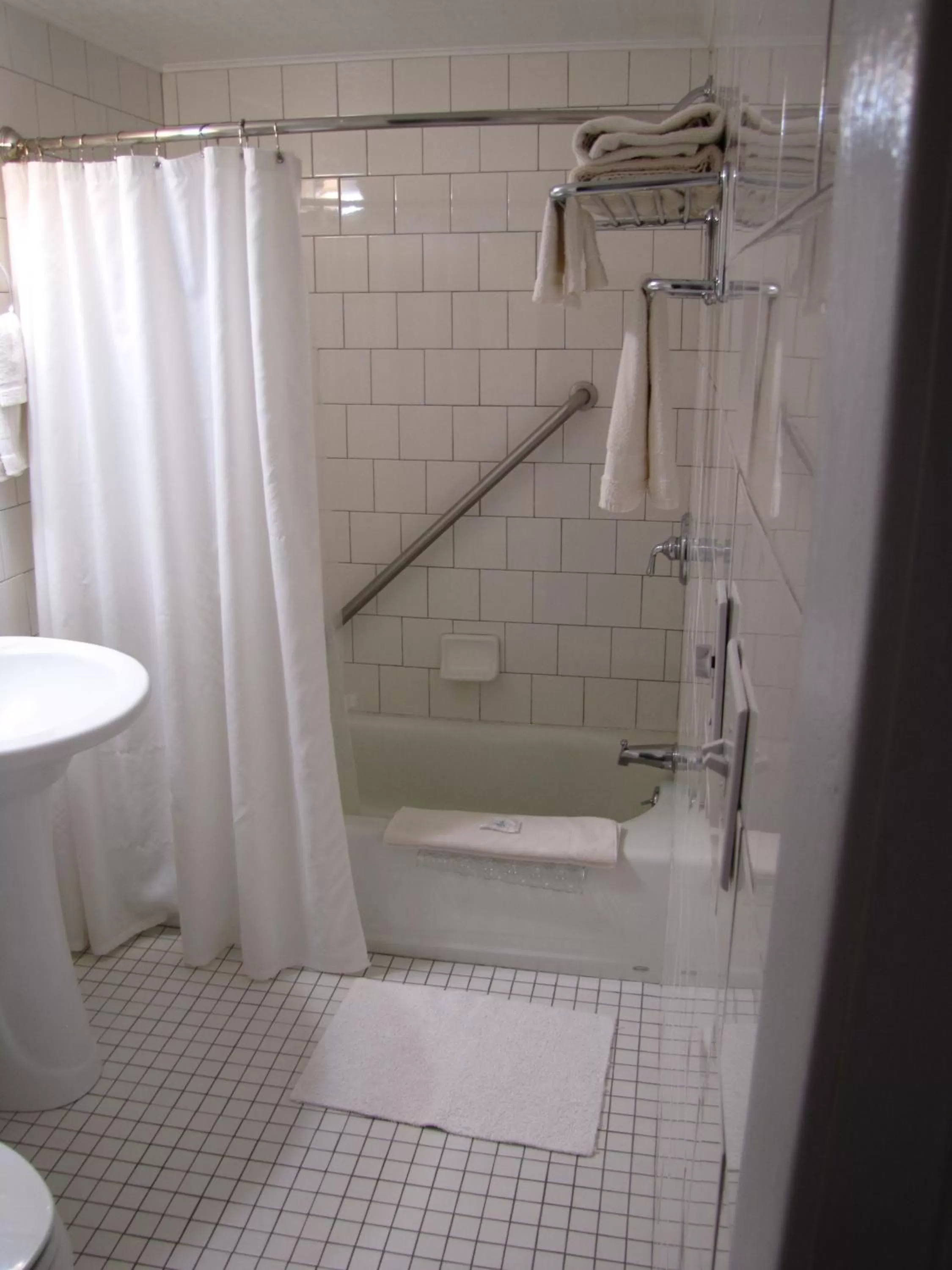 Bathroom in Greybull Motel