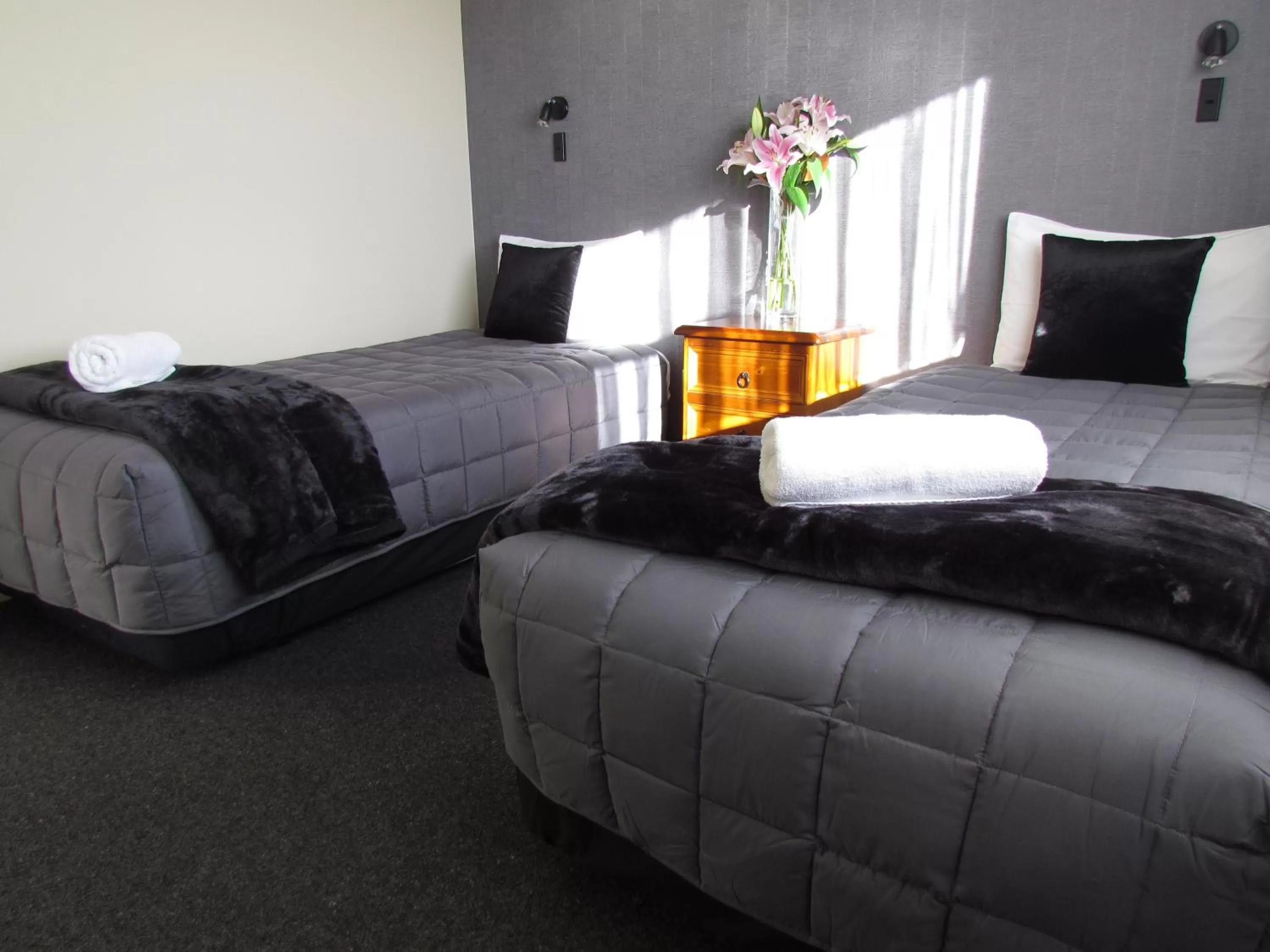 Photo of the whole room, Bed in ASURE Adrian Motel