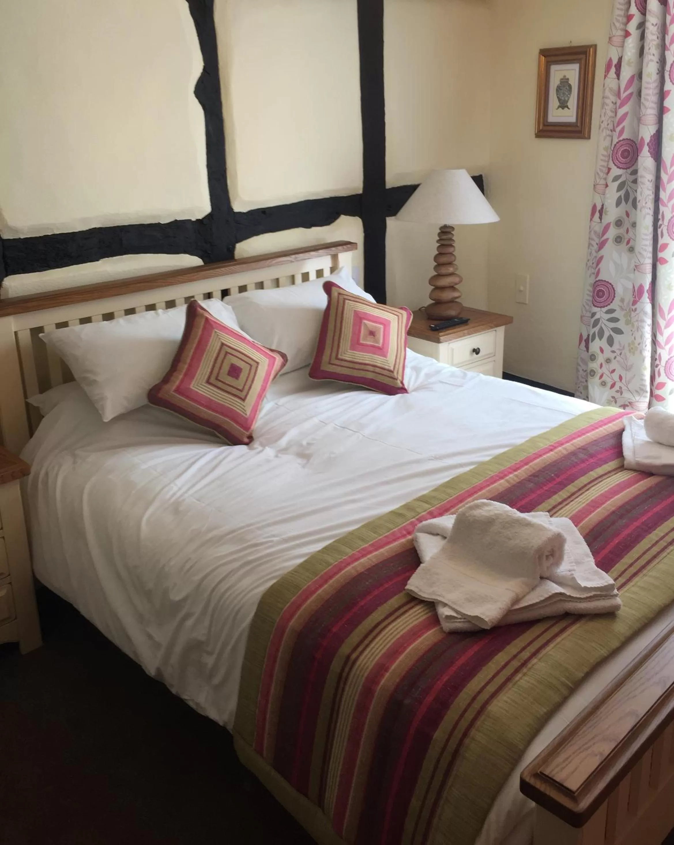 Photo of the whole room, Bed in The Talbot Hotel