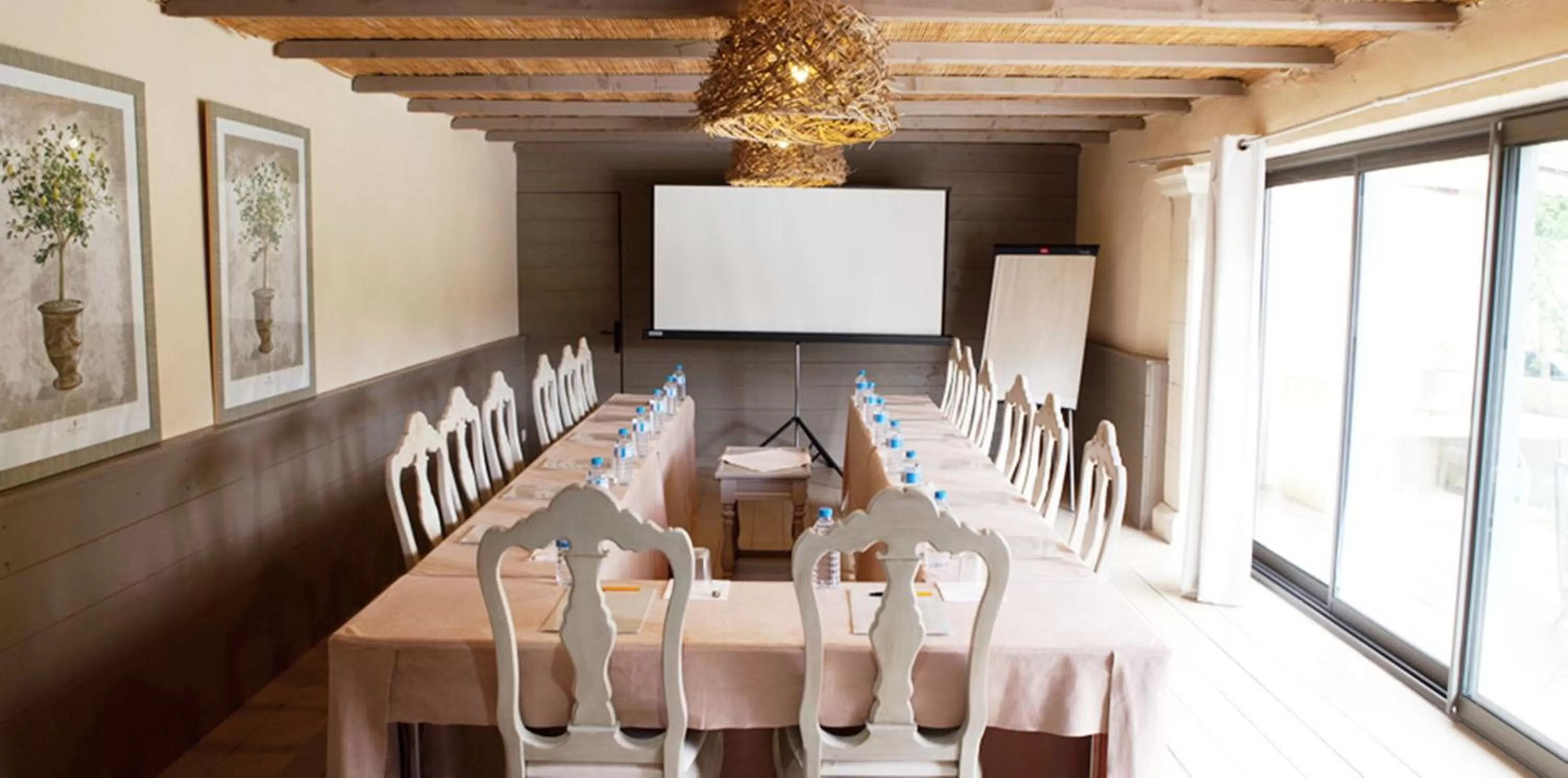 Meeting/conference room in Le Couvent d'Hérépian - Hôtel & Spa