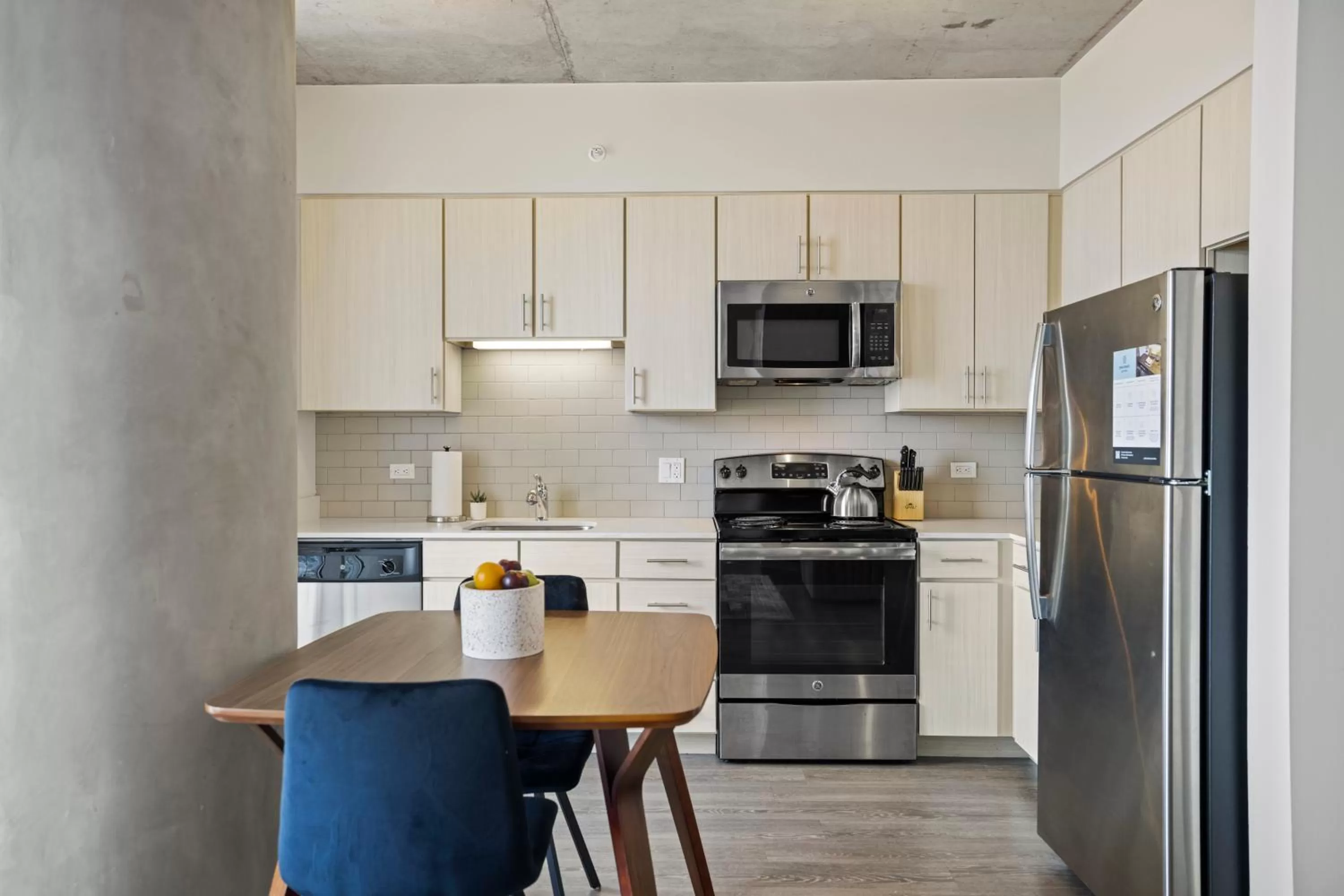 Coffee/tea facilities in Placemakr Premier SoBro