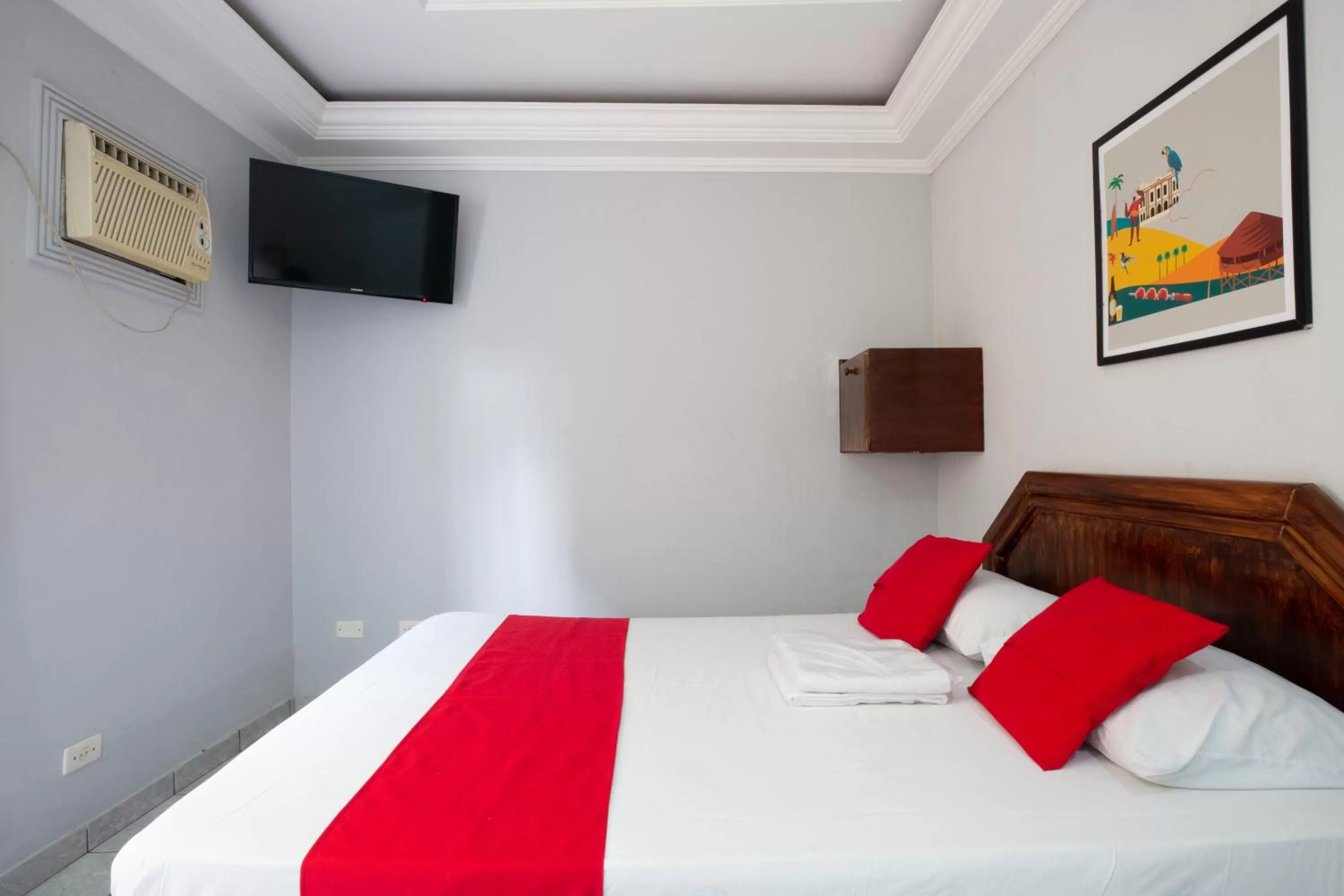 TV and multimedia, Bed in Hotel Anália Franco