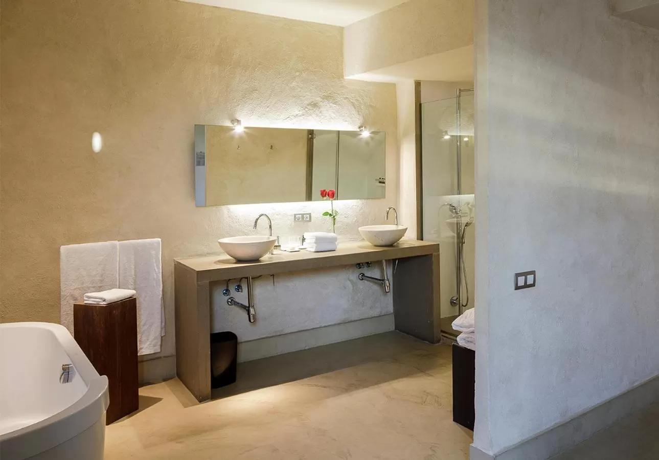 Bathroom in EME Catedral Mercer Hotel