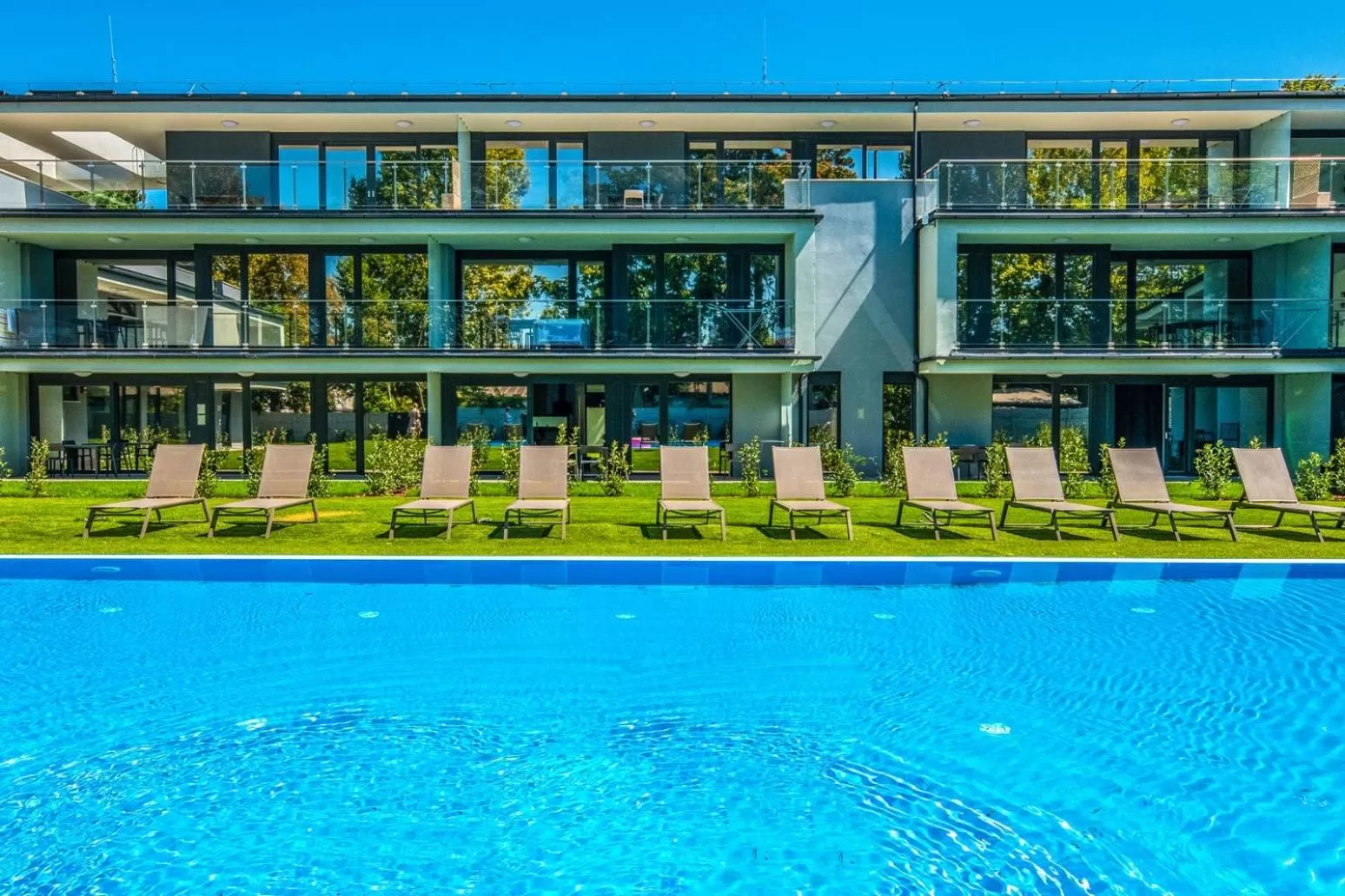 Swimming Pool in H55