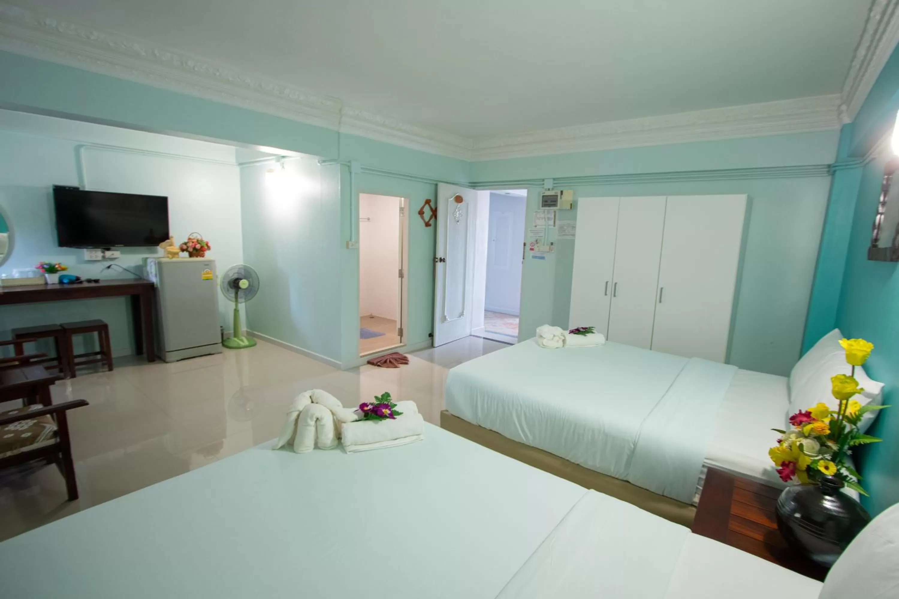Photo of the whole room, Bed in Anchalee Resort