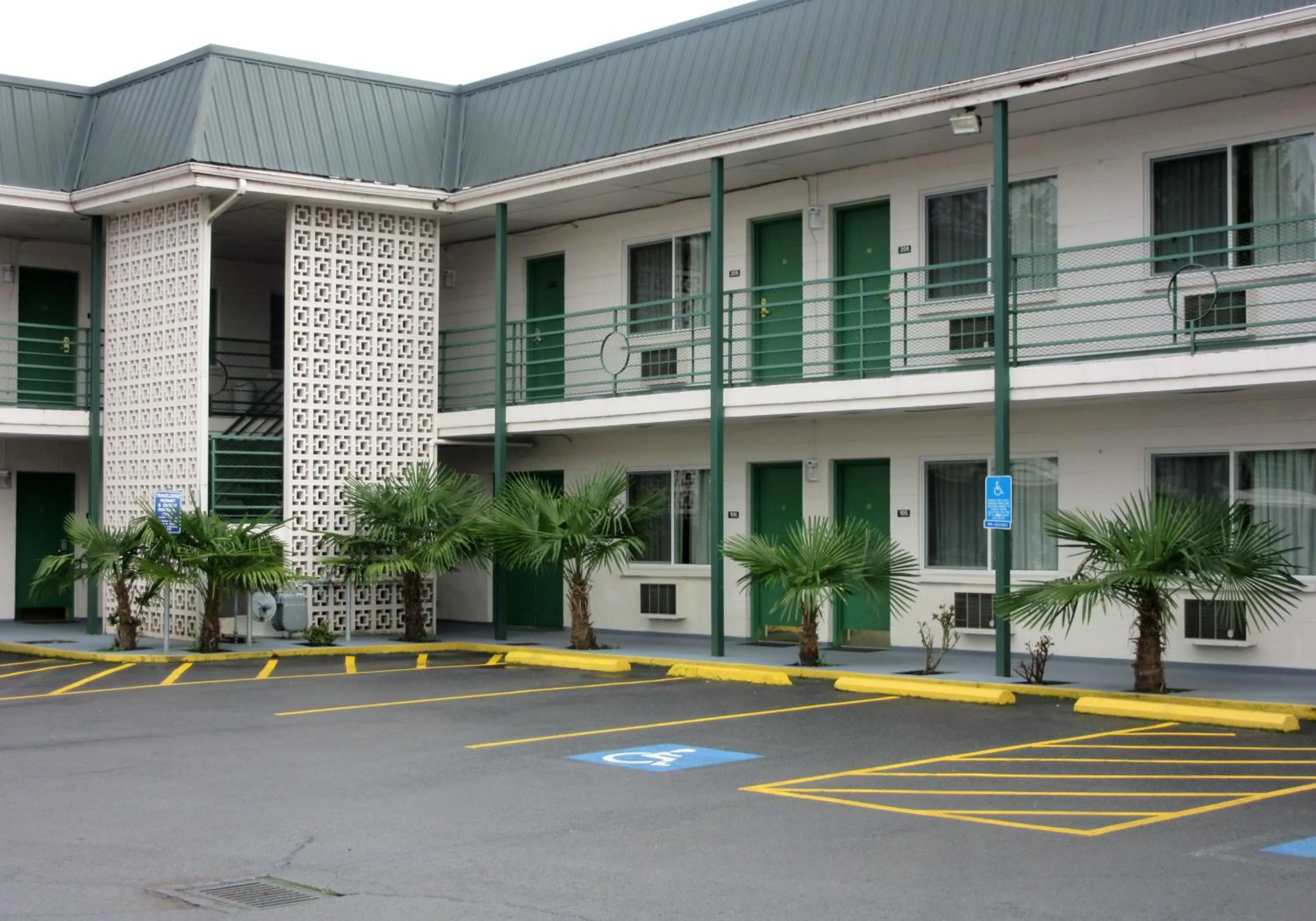 Facade/entrance in Knights Inn Salem