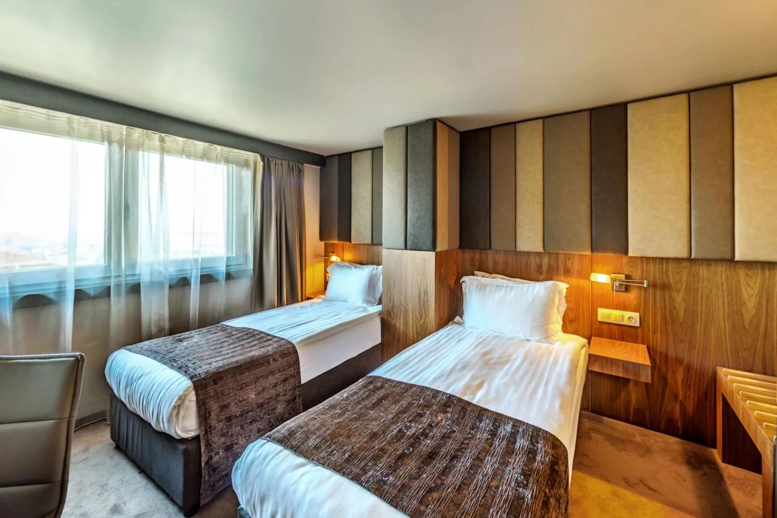 Bed in All Seasons Residence Design Hotel - Free parking