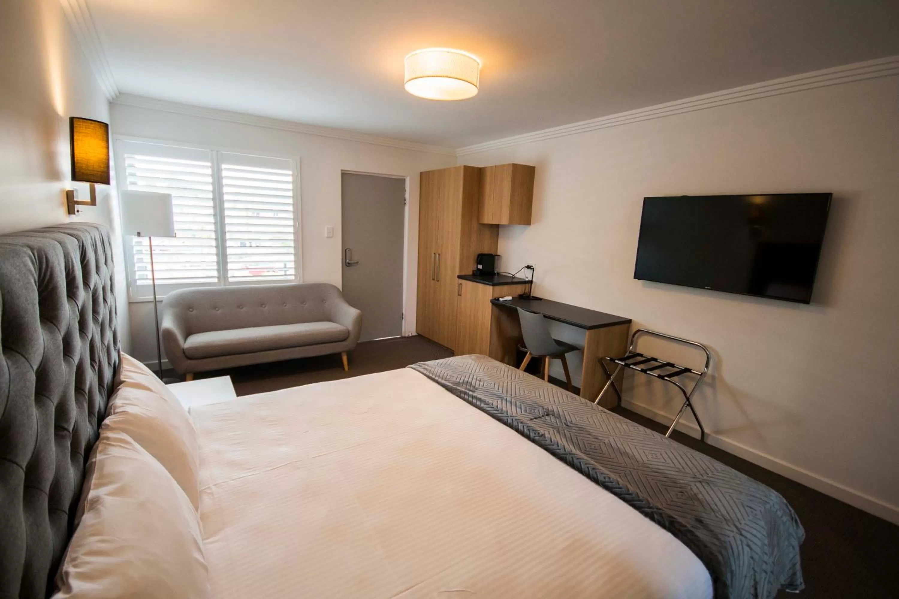 Photo of the whole room, Bed in Quays Hotel